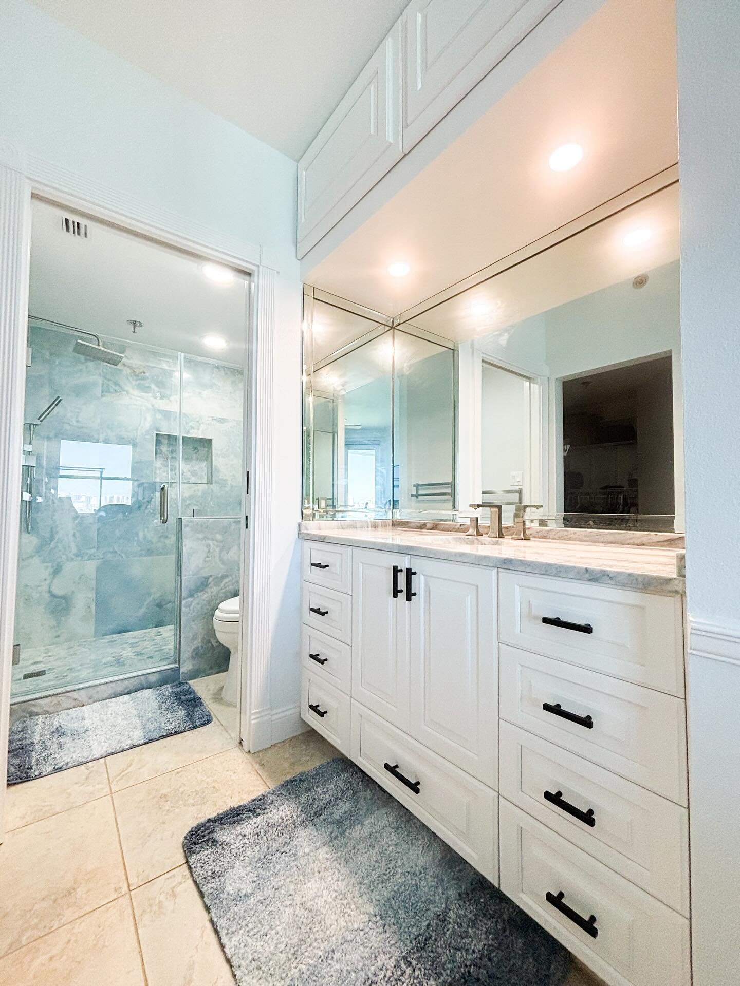 A little bathroom glow-up ✨
Swipe to see the before&hellip; it&rsquo;s a good one.
Unique tile, bright cabinetry &amp; modern hardware makes the whole space feels brand new.

#BayshoreRemodels #BathroomRenovation #BeforeAndAfter #RenovationInspiratio