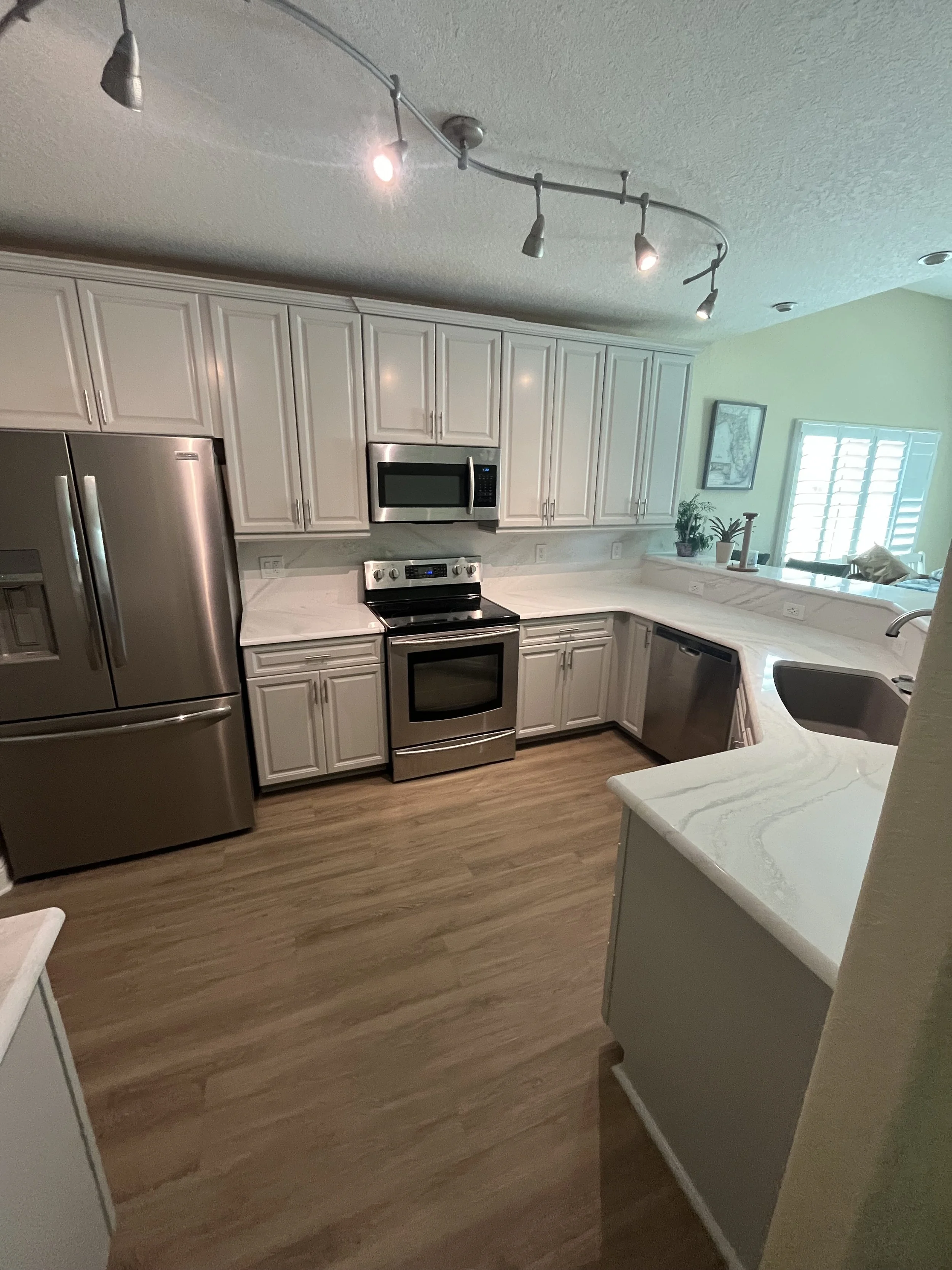 Comparing Gray Cabinet Options – A Bayshore Remodels Guide