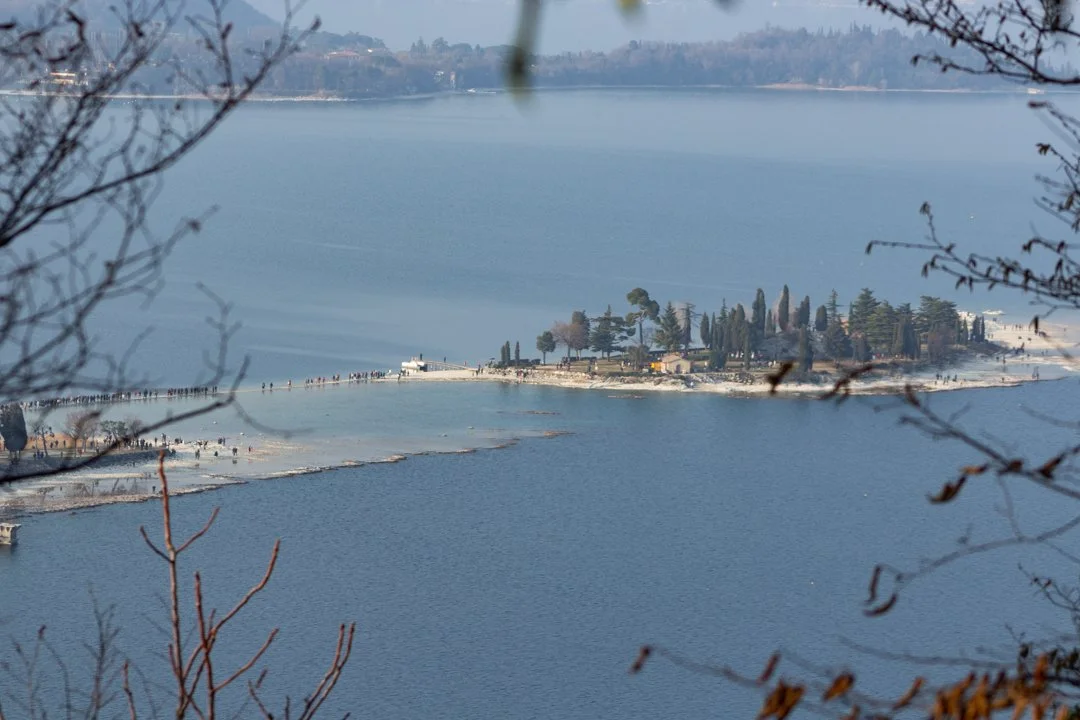 Rocca di Manerba - 2023. Vista dalla Rocca verso l'Isola dei Conigli