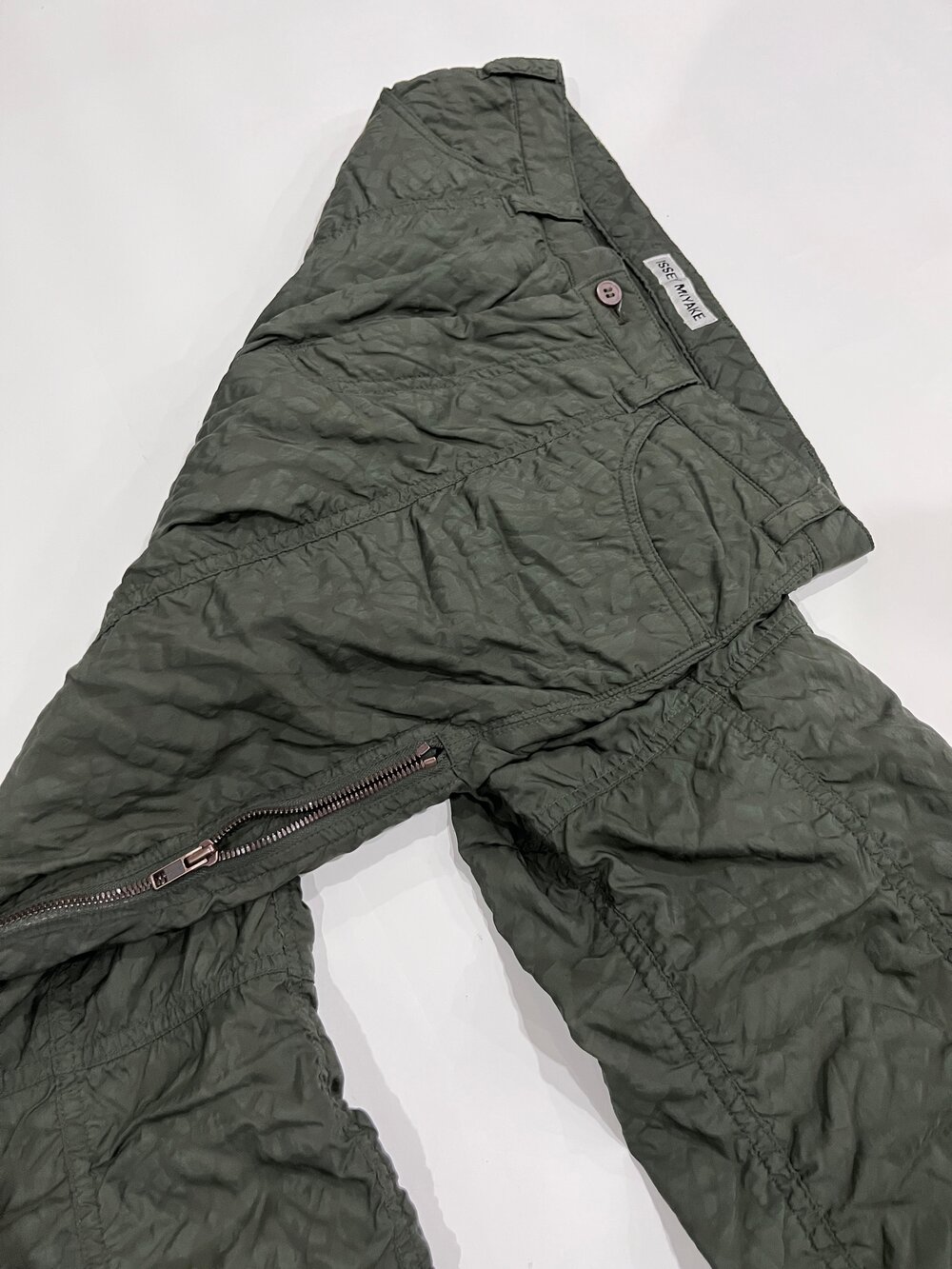 Issey Miyake parachute zipper pants — Assorted Wears Issey Miyake parachute zipper pants — Assorted Wears