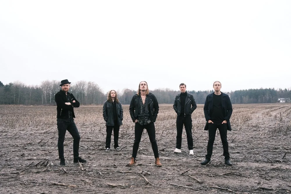 Evelyne // 22:00-23:30