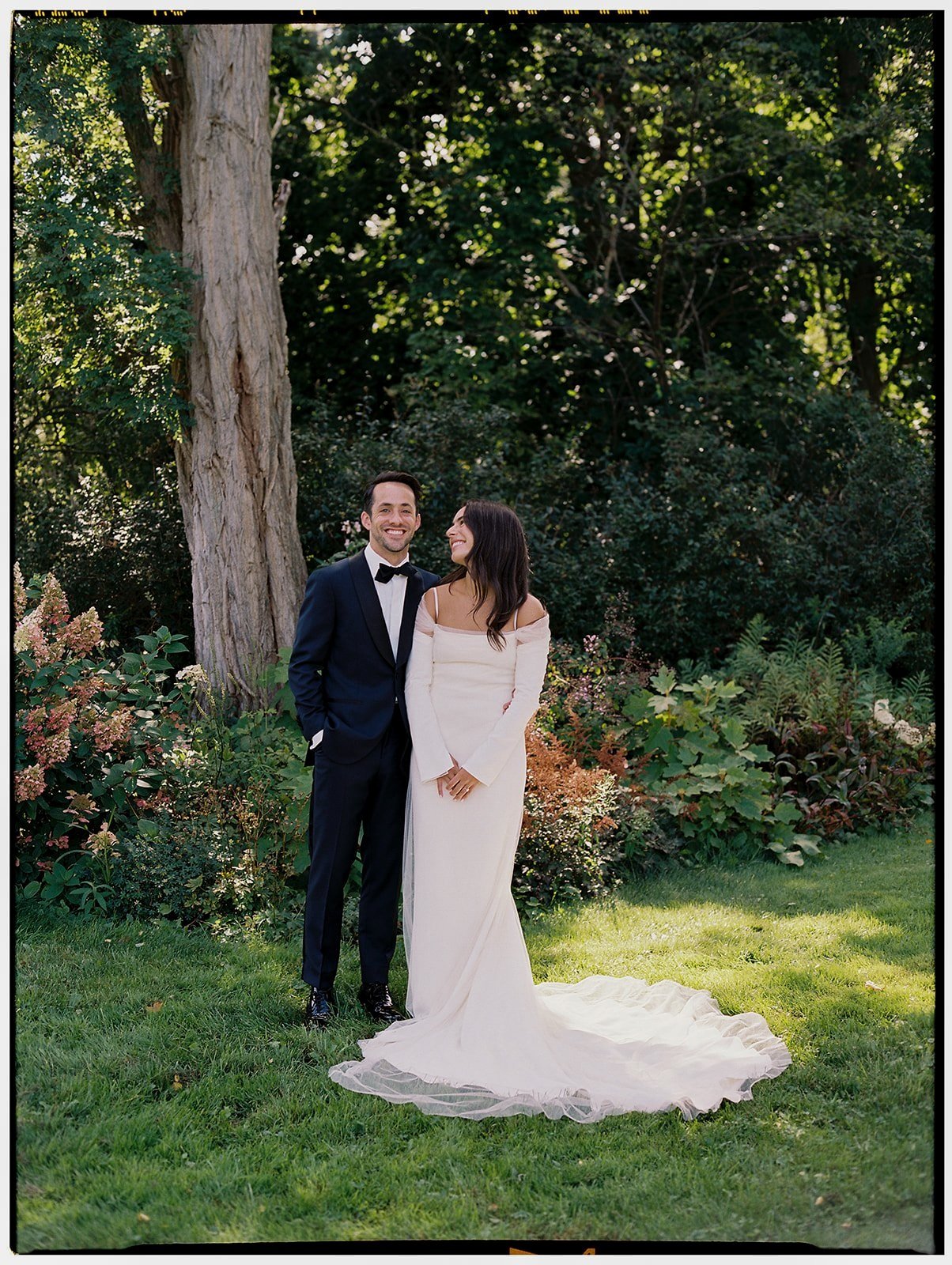 Best-Berkshires-Wedding-Photographer-Inn-Kenmore-Hall-35mm-Film-Austin-42.jpg