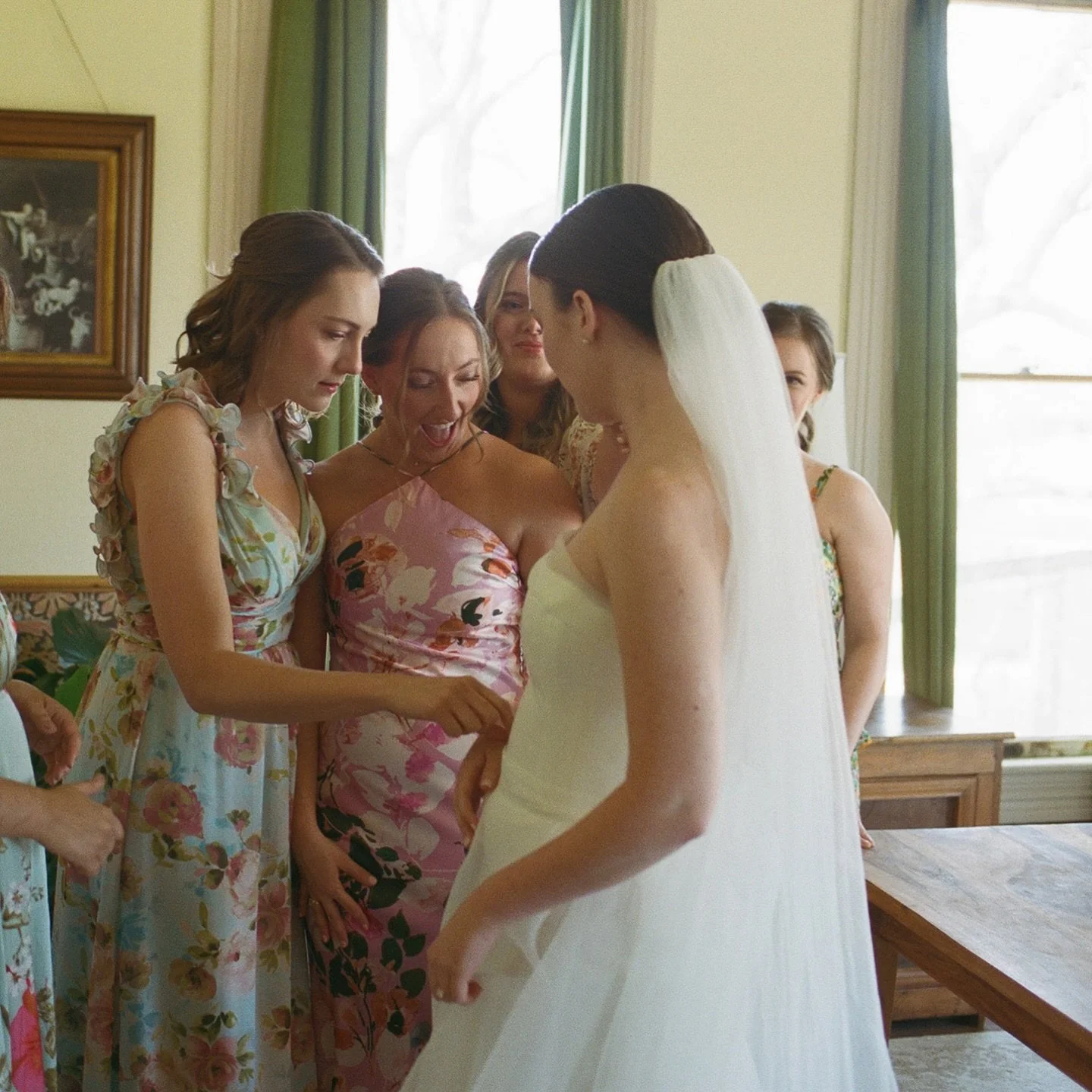 The dress reveal with Kendall and her bridesmaids 💓