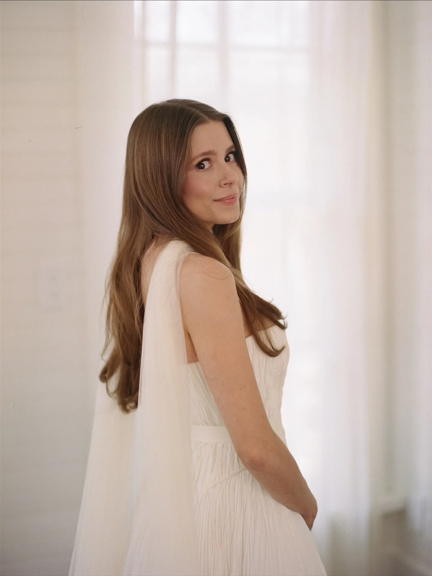 A few more highlights from Sarah &amp; Marshall&rsquo;s wedding featured on @caratsandcake this week 🤍 planning by @planoniteventsanddesign florals by @idamayesfloral