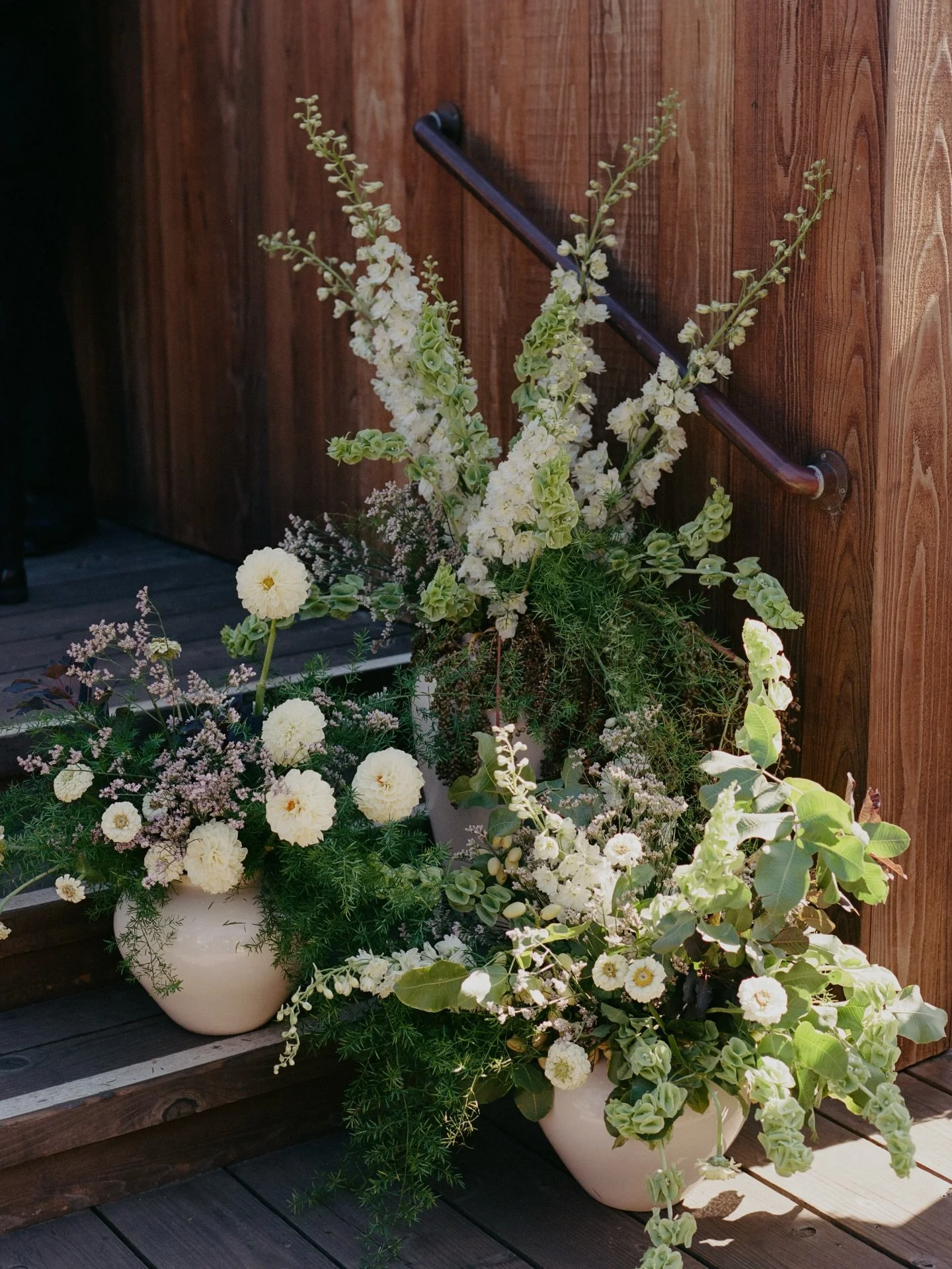 A moment for the details that blend beautifully with the venue @thesearanchlodge ✨ planned by @meagbreanneevents flowers by @musefloralco