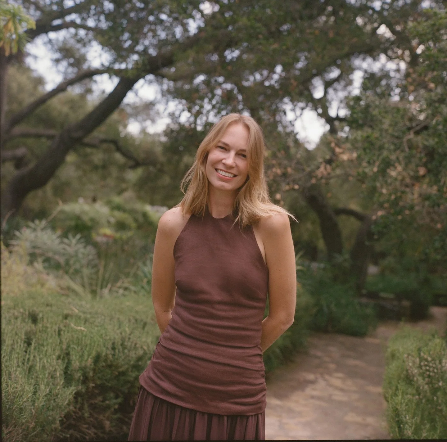 New headshot taken by my talented friend @albanykatz while we were in Ojai last month 🌿
Feeling so grateful for twelve years in this business, and for the people and places it&rsquo;s introduced me to.