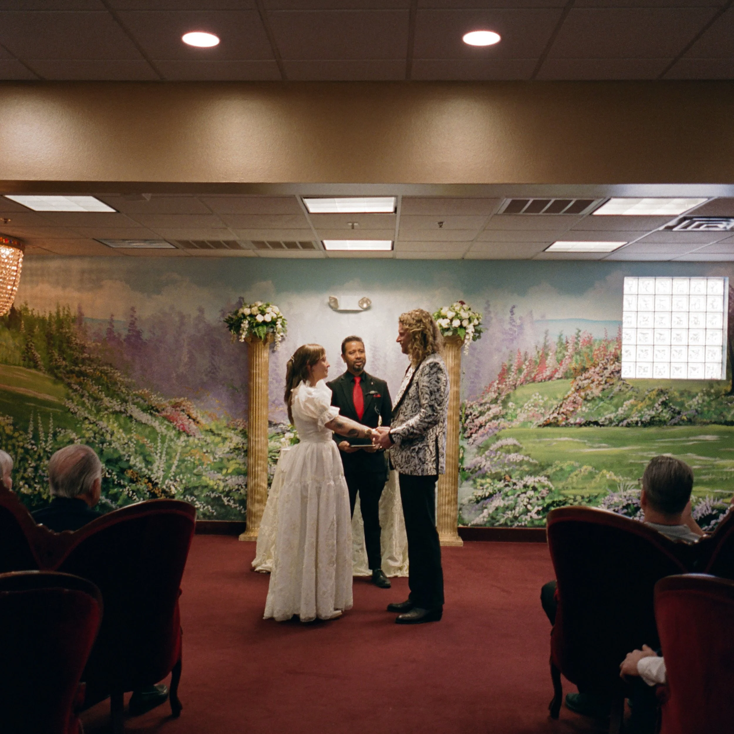 That time in Vegas when our besties got married and I was the unofficial photographer 🎲❣️🎰