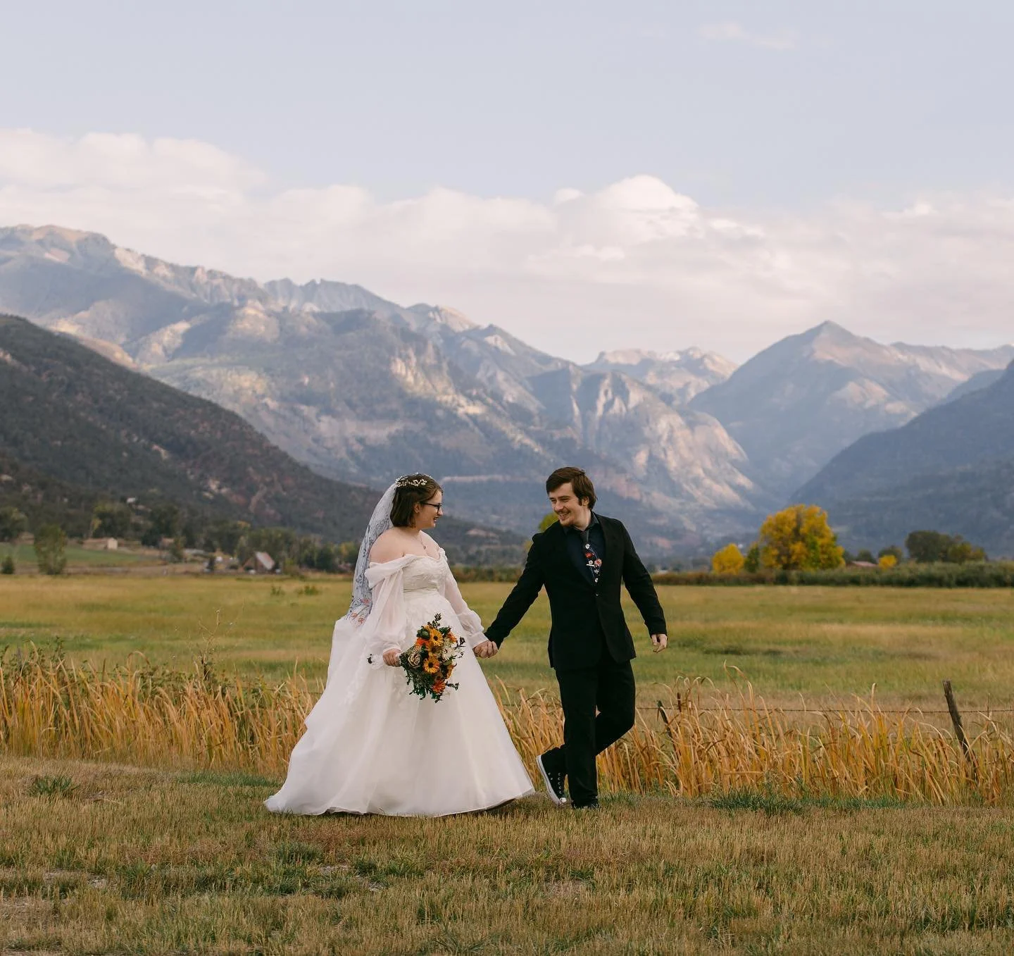 Quinton &amp; Makynna with some of my favorite mountains giving the prettiest backdrop. 💛