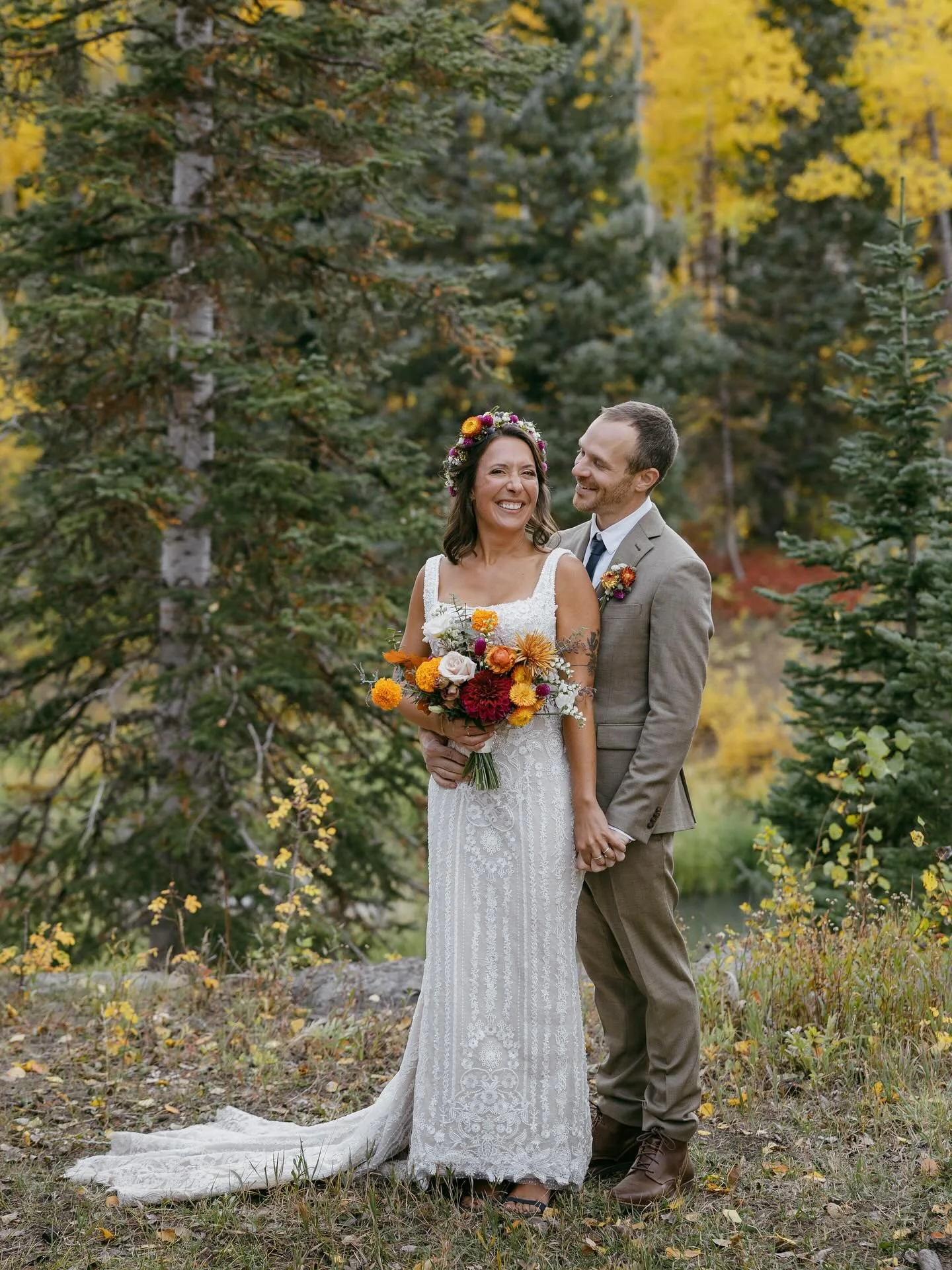 Still reliving T&amp;J&rsquo;s filled to the brim with joy, stunning fall wedding. Clouds, rain, a beautiful sunset, breathtaking views of the stars&hellip; we had it all and the day couldn&rsquo;t have been any more perfect. 🍂

Planning: @blossomde