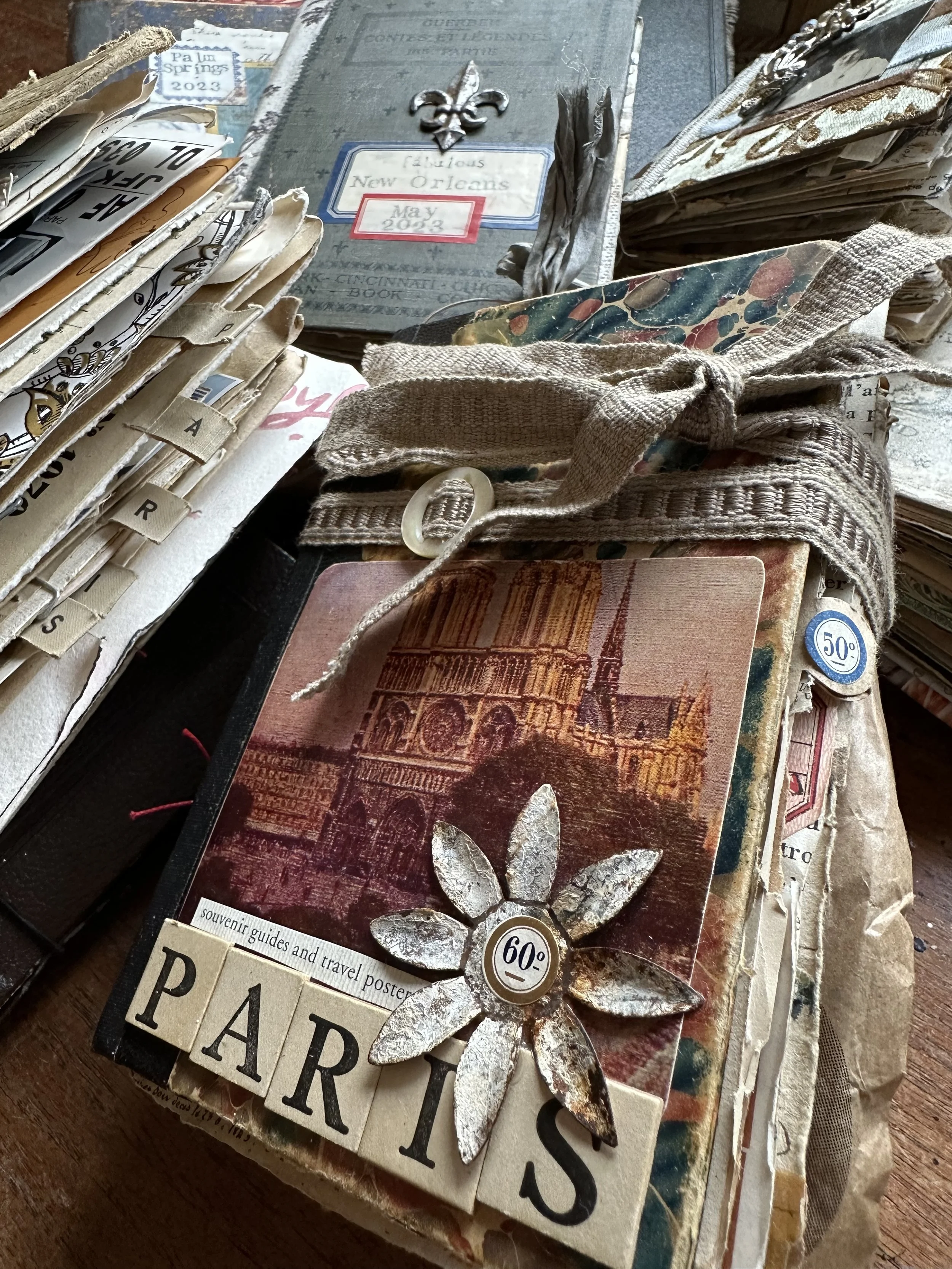 Carnet de Voyage:  A Vintage Paris Travelogue