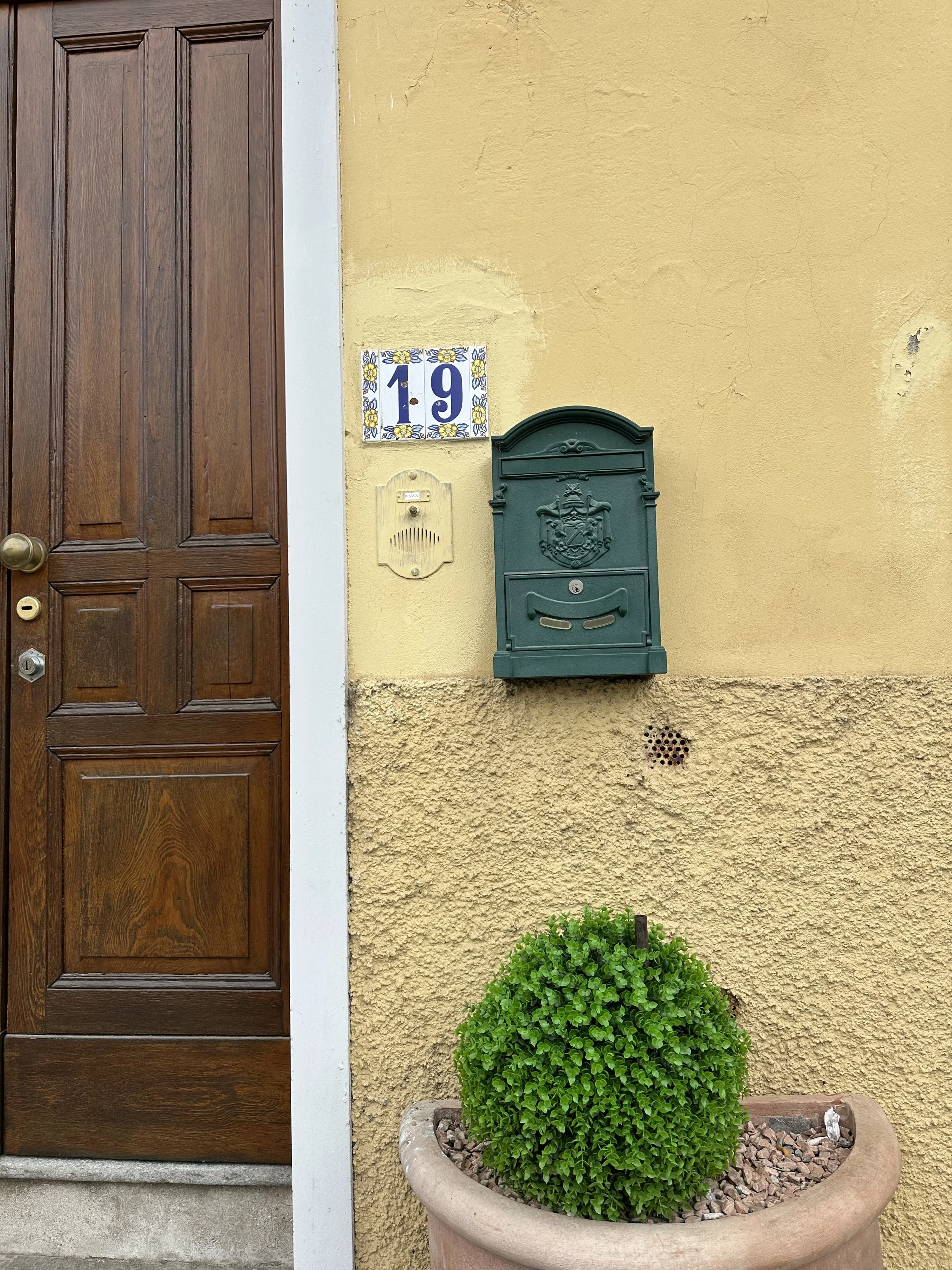 Photographic vignette in Bellagio during a creative travel experience on Lake Como.