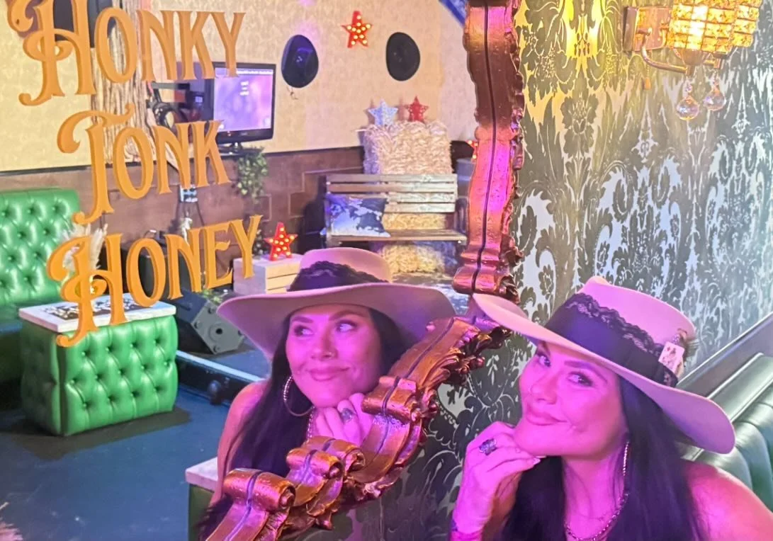 Just a Honky Tonk Honey in her Royalty era 👑
Made the hat, stole the vibe, caught myself staring 💅✨ Wanna crown yourself too? Slide into the DMs or hit the link to claim yours 💌🪩

#RoyaltyHat #HonkyTonkHoney #BigHatEnergy #MadeByMe #YeehawVibes #