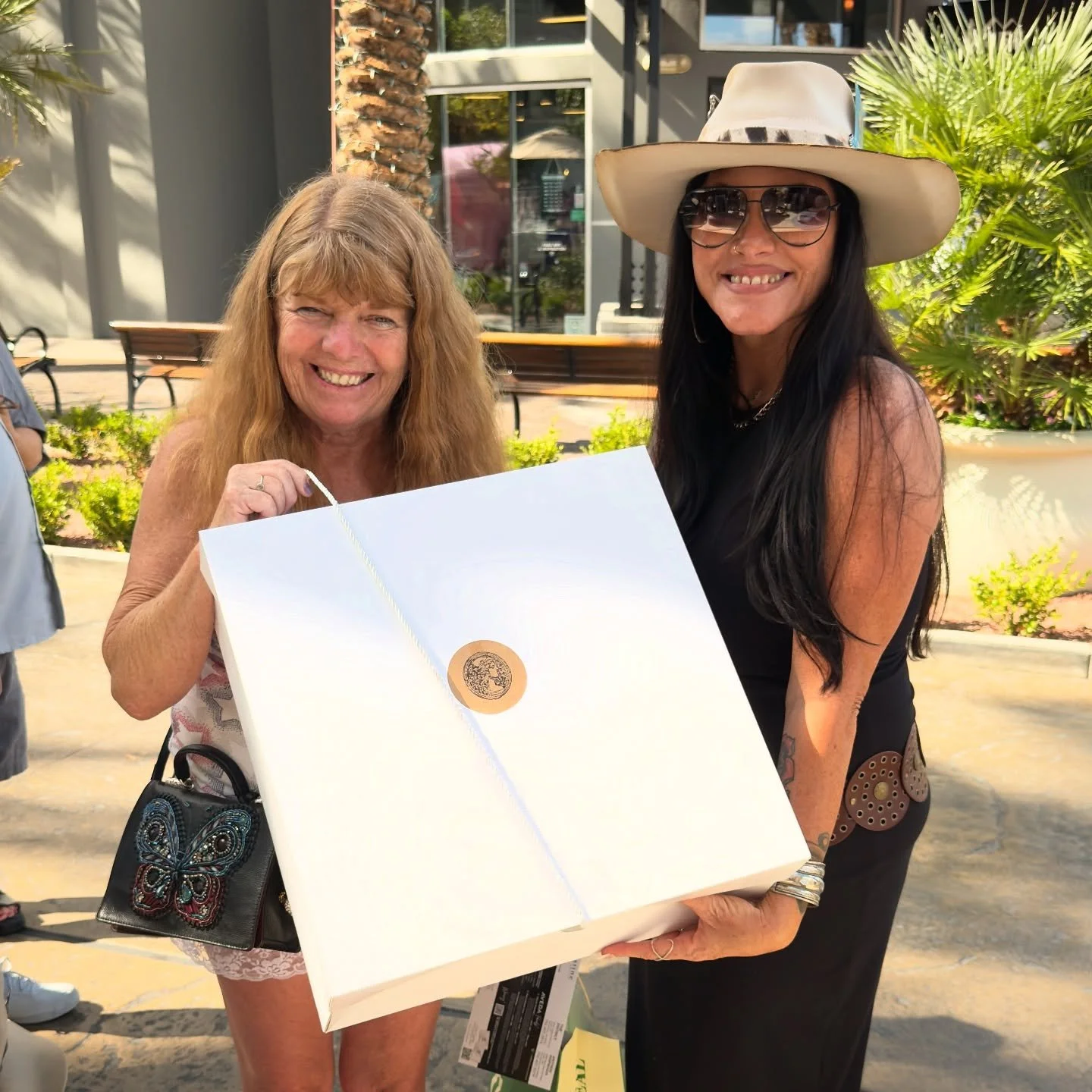Another Cappelli310 hat finds its forever home 🤍 

Thank you, Monica, for choosing handmade craftsmanship. Wishing you endless adventures in style! ✨ 

#HandcraftedElegance 
#Cappelli310
#HandmadeHats
#CustomFedora
#CowboyHatStyle
#WesternFashion
#H
