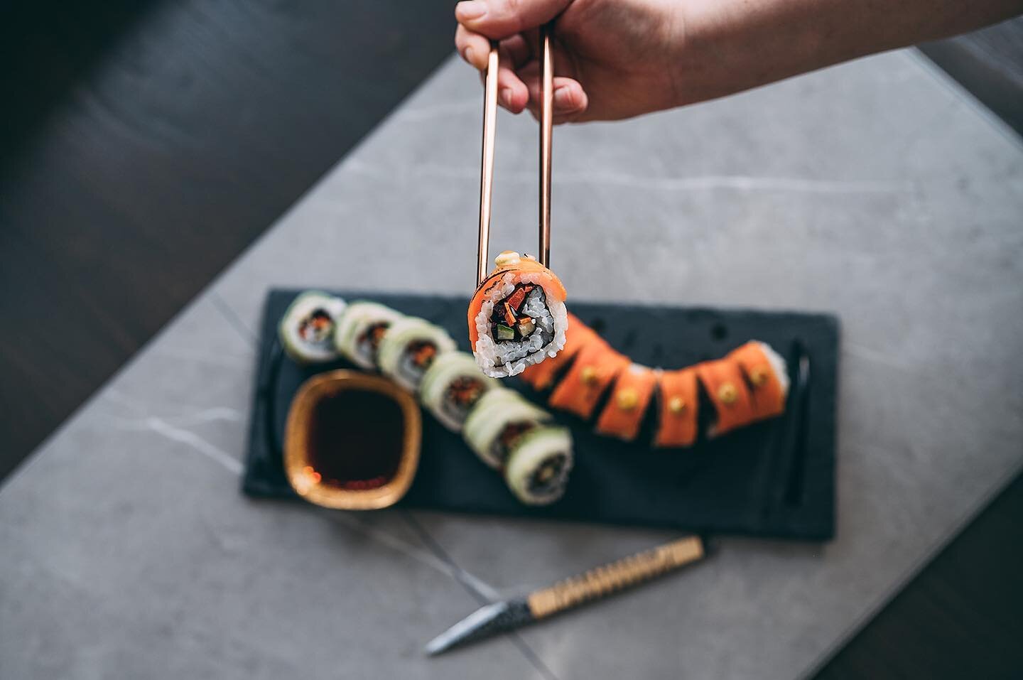 You guys keep asking for it&hellip; Soo guess what&rsquo;s back!? SUSHI!! 🍣 Get it while it lasts!

📸 @earthinbloomphoto 
&bull;
&bull;
&bull;
#fuelyouradventure #sushitime #vegansushi #plantbasedsushi #sushirecipes #foodphotography