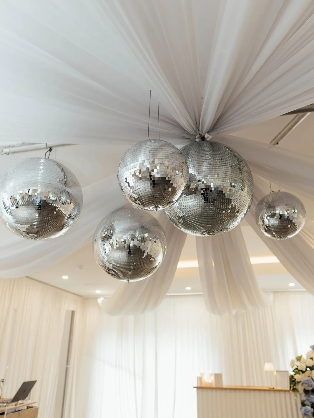 We transformed the dancefloor bar area of Lindenderry with a room of draping and no dancefloor is complete without disco balls 🪩 

Stylist @ponistudio 
Photographer @fernandstonephotography_ 
Venue @lancemoreevents 
Celebrant @celebratewithsteph 
Fl