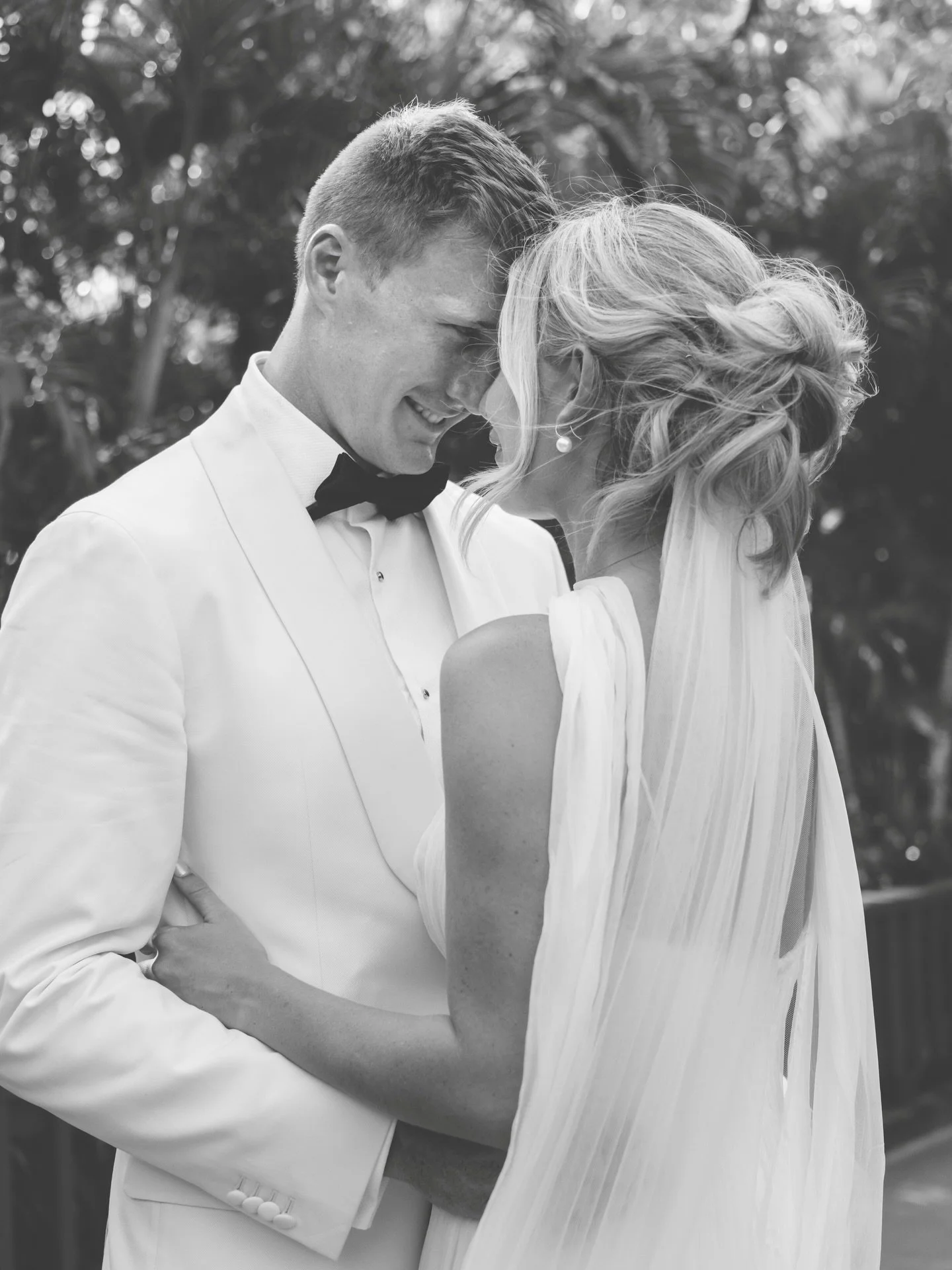 Annie &amp; Jake in Fiji 🥥 🌴 
Just the other week Annie &amp; Jake were married at our second home in Fiji at the Intercontinental @interconfiji 
I was blessed to be able to arrange all of the logistics of the couples day, from runsheets to styling