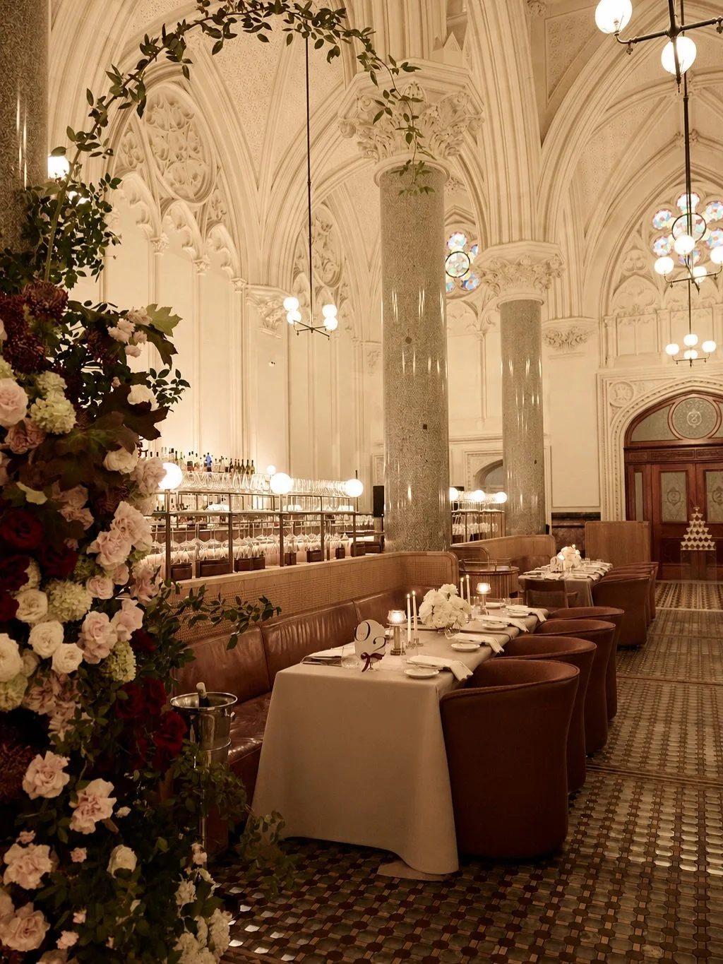 Built in 1891, and originally the home for Melbourne Stock Exchange - Reine and La Rue has lovingly restored this incredible piece of history and my goodness is it a beautiful place to get married and host the most incredible dinner of your life ✨

P