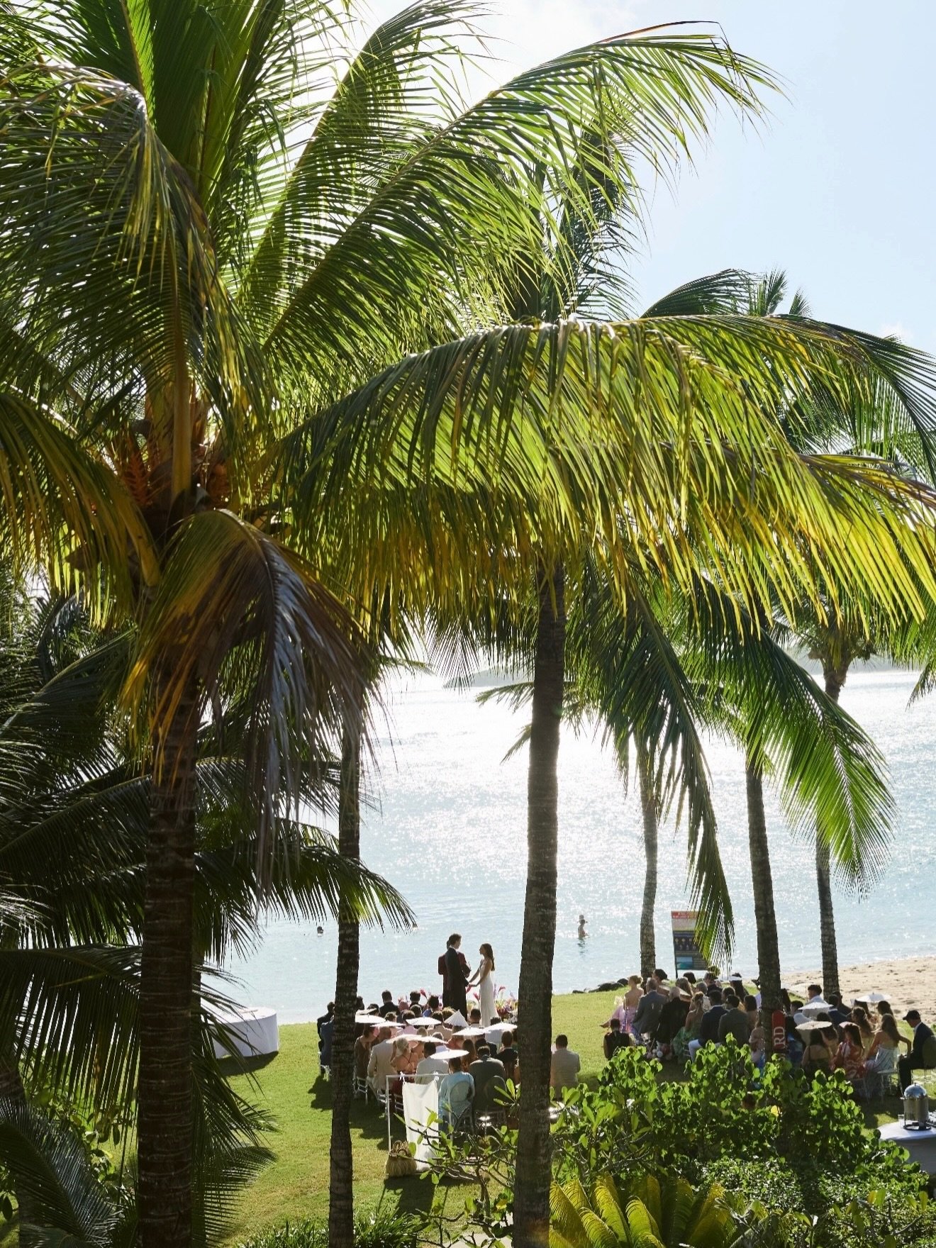 As we gear up to head back to Fiji in July for another incredible wedding, it has been an entire year today since Charli and Josh&rsquo;s spectacular wedding at @interconfiji 
Congratulations on an entire year! It has gone so quickly 

Wedding planni