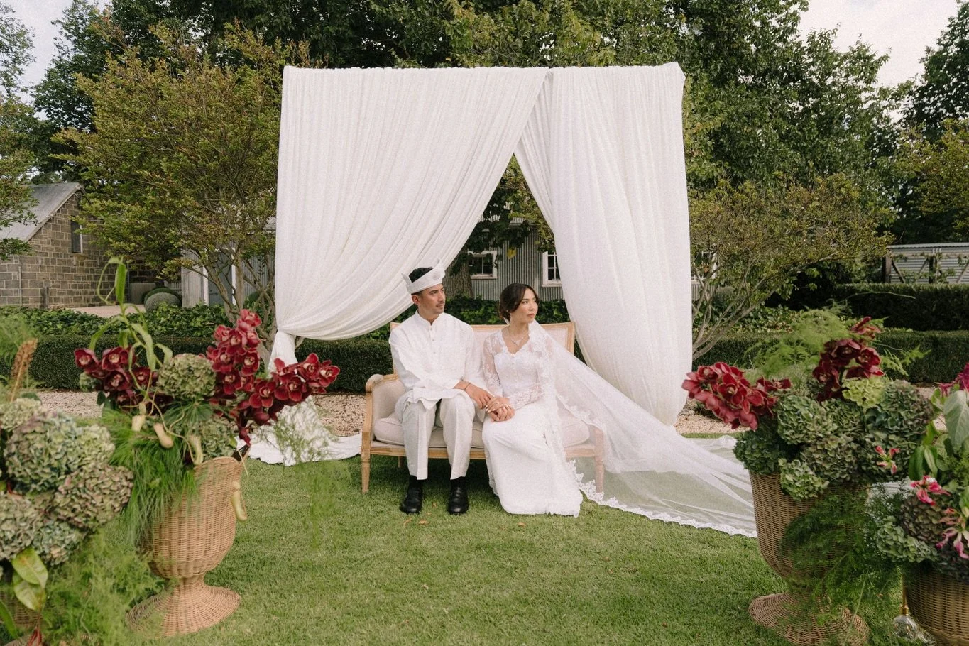 The Ceremony ❤️

The welcome dinner 🤍

Planner, styling etc etc @ponistudio
Photography @danellebohane
Venue @barunahplains
Videography @annetteanddani 
Catering @cookes_food 
Entertainment @divine.audio @_djmarcoschirru @orlandocombo 
Stationery @r