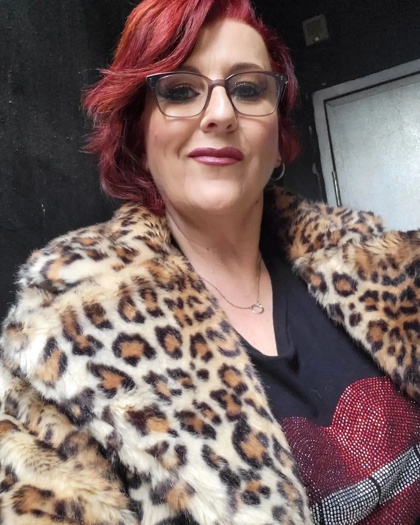 @thebutterflyclubmelb hangs waiting for bump in for our shows a taste of Phoenix. Tonight and tomorrow night 7pm. Do you have your tickets yet?? #thebutterflyclub #phoenixburlesquetroupe
