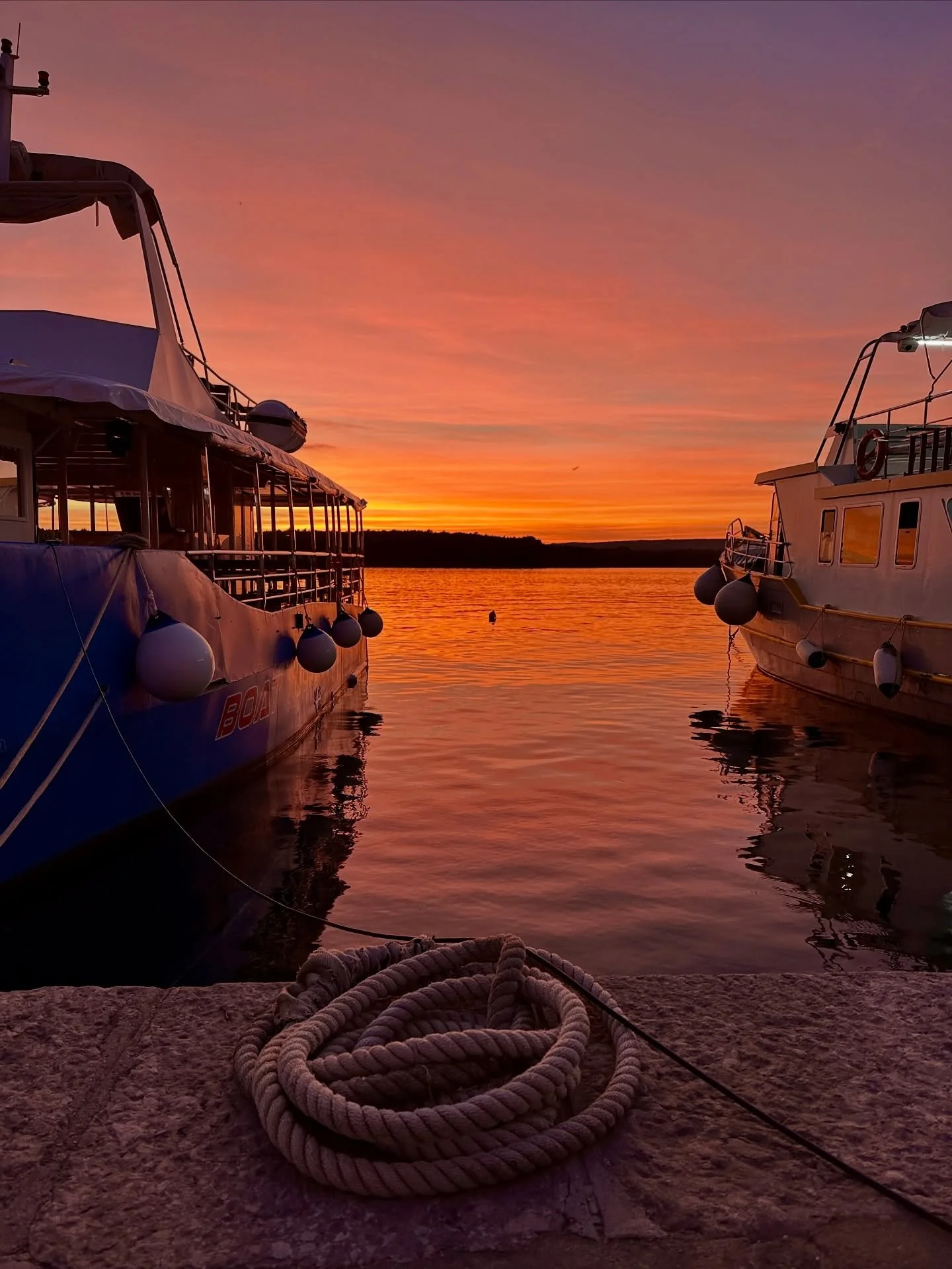 Just when you think you’ve seen every kind of sunset, nature reminds you she’s still got her magic. Always different. Always worth stopping for. 🥰
#sunset #magicmoments #naturesurprise #krkisland