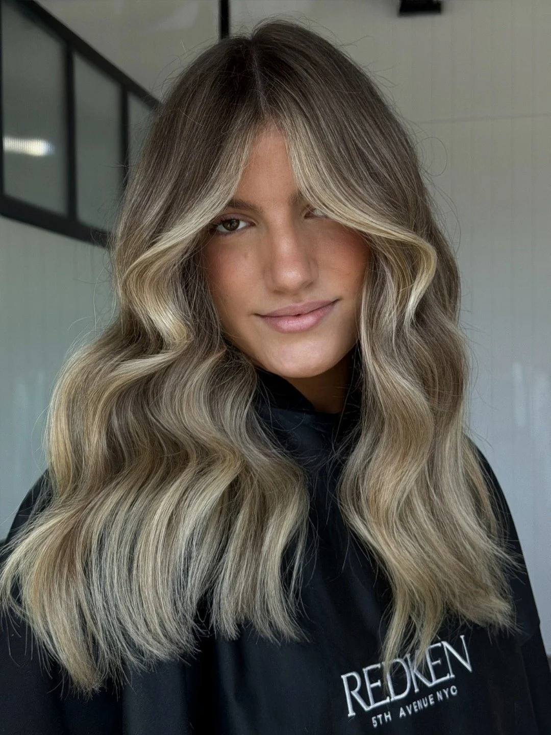 Swipe to see how we achieve these effortless lose waves
(its so easy you can do it at home)
ㅤ
All you need is a good curling wand a bit of patience
ㅤ
.
.
.
.
.
.
🏷️ BLONDE SPECIALIST, ADELAIDE HAIR, KENT TOWN SALON, BALAYAGE, HAIR EXTENSIONS, LIVED-