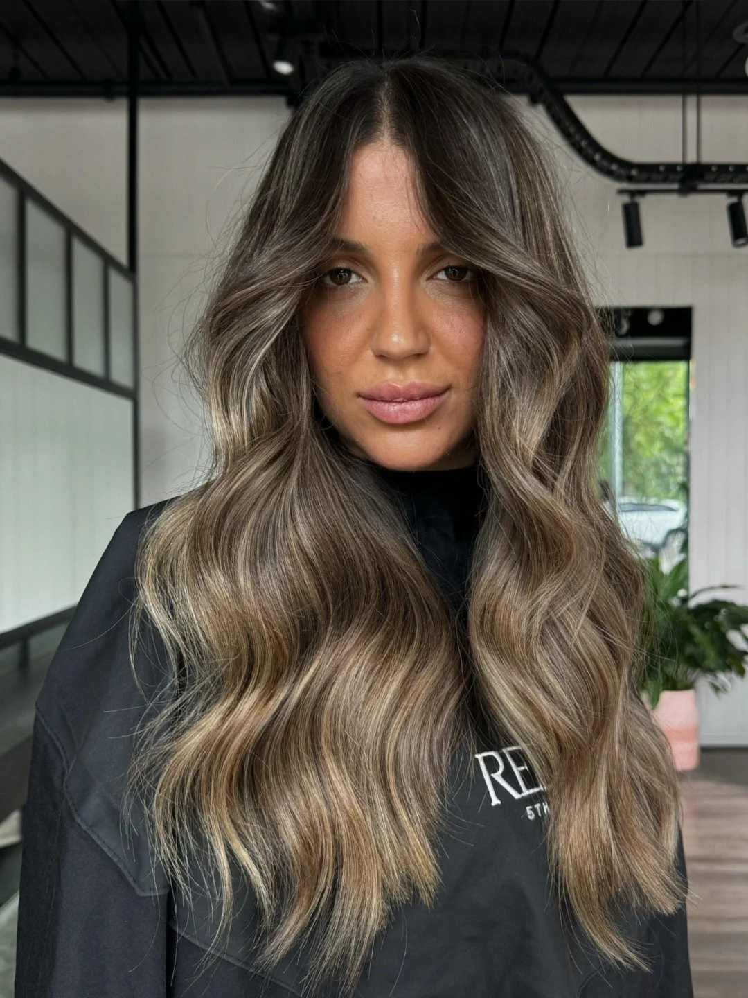 I feel this isn't talked about enough...
ㅤ
If you ever wonder why I ask what colour you're wearing at your appointment... THIS IS WHY !!
Same hair, same person, but something looks slightly different ??
The girls that get, get it &darr;
ㅤ
Dark clothi