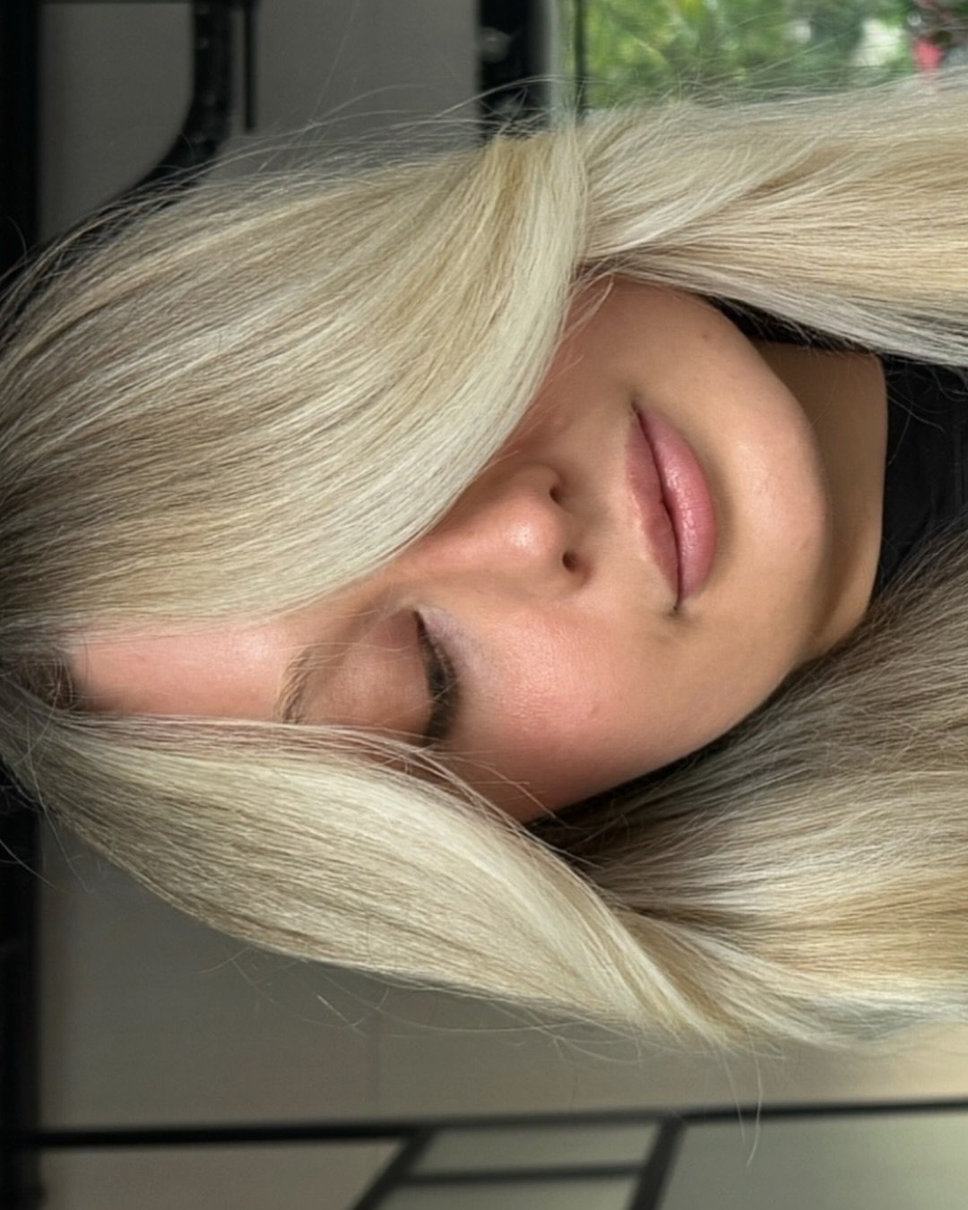 🤍✨ This is the blonde everyone&rsquo;s actually asking for&hellip;

You know the one, soft and creamy and that FACE FRAME!!! the kind of blonde that looks effortless but is anything but 😮&zwj;💨

Buttery ribbons through the lengths, a bright melty 