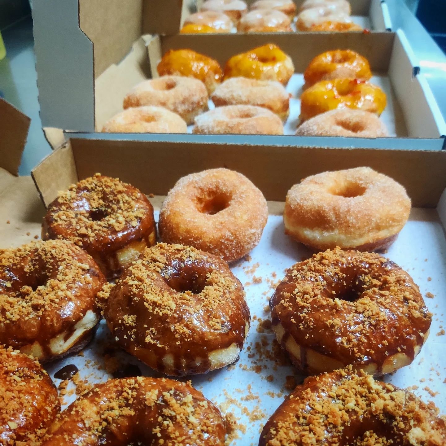 Rollin into a weekend of DONUTS! 

Lighthouse Pizza and Donuts open for pick up or delivery @bento.ky and @grabit.ky 

Friday 4-9pm
Saturday/Sunday 12-9pm 

SEA you there!