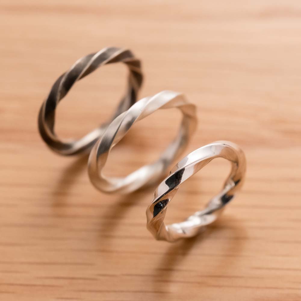 Twisting Ring