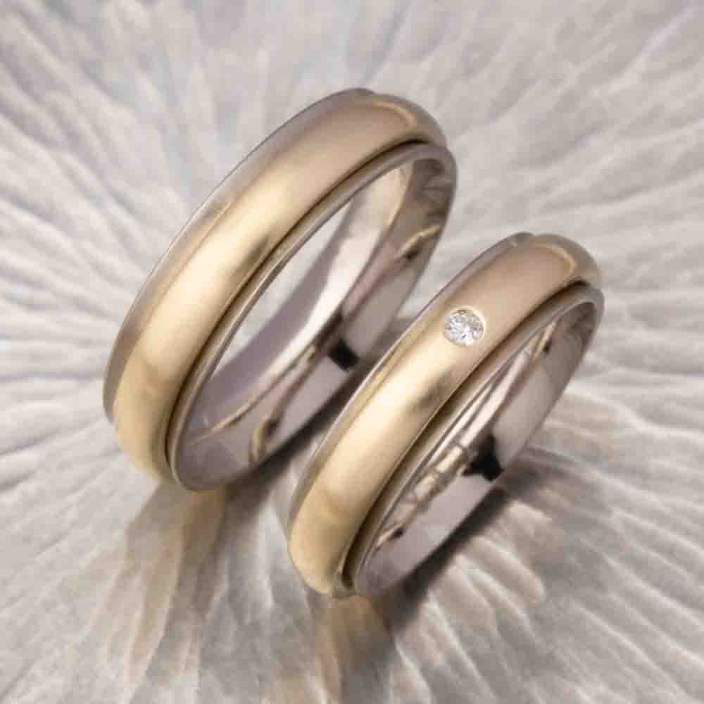 18K Saturn Wedding Ring