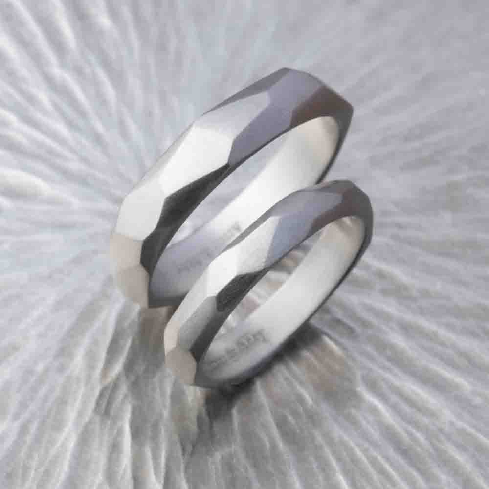 18K Edge Wedding Ring