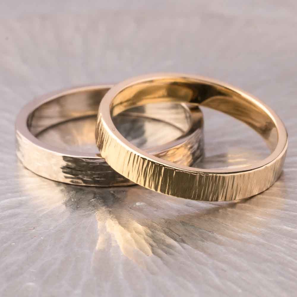 18K Gold - Hammering Wedding Ring