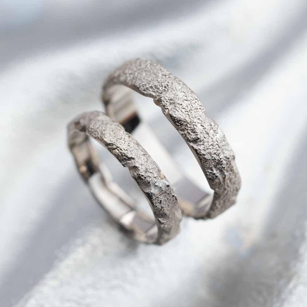 18K Stardust Wedding Ring