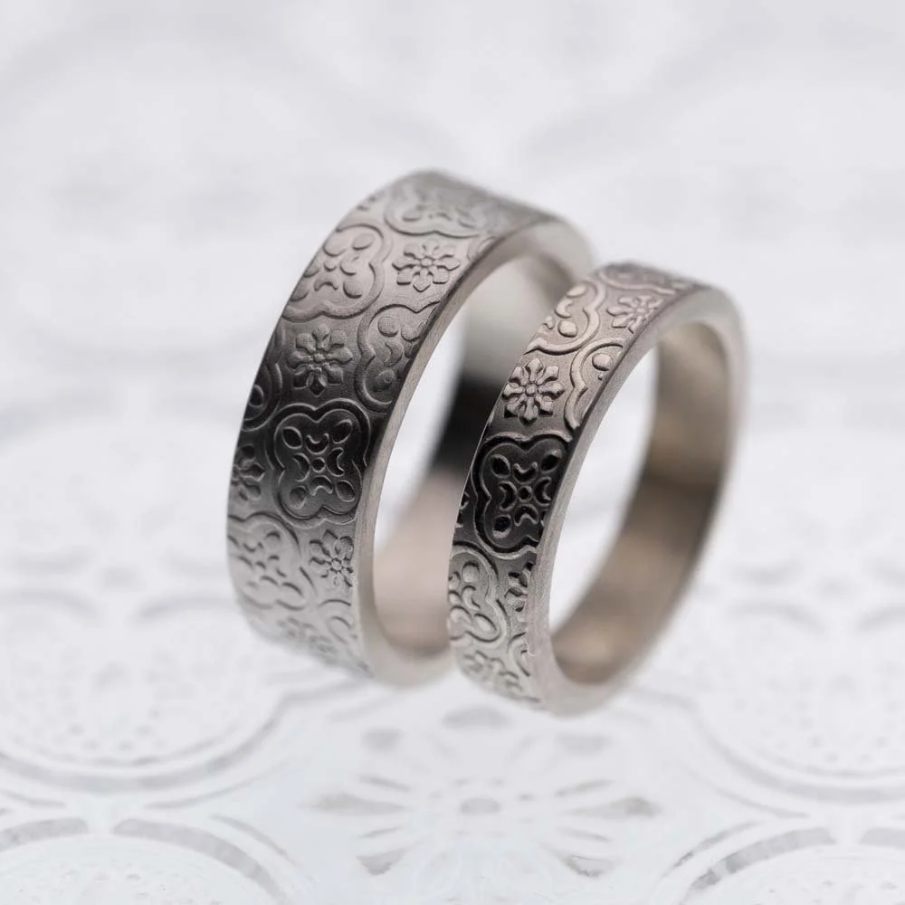 2073 City Decay: Nostalgic Glass Ring