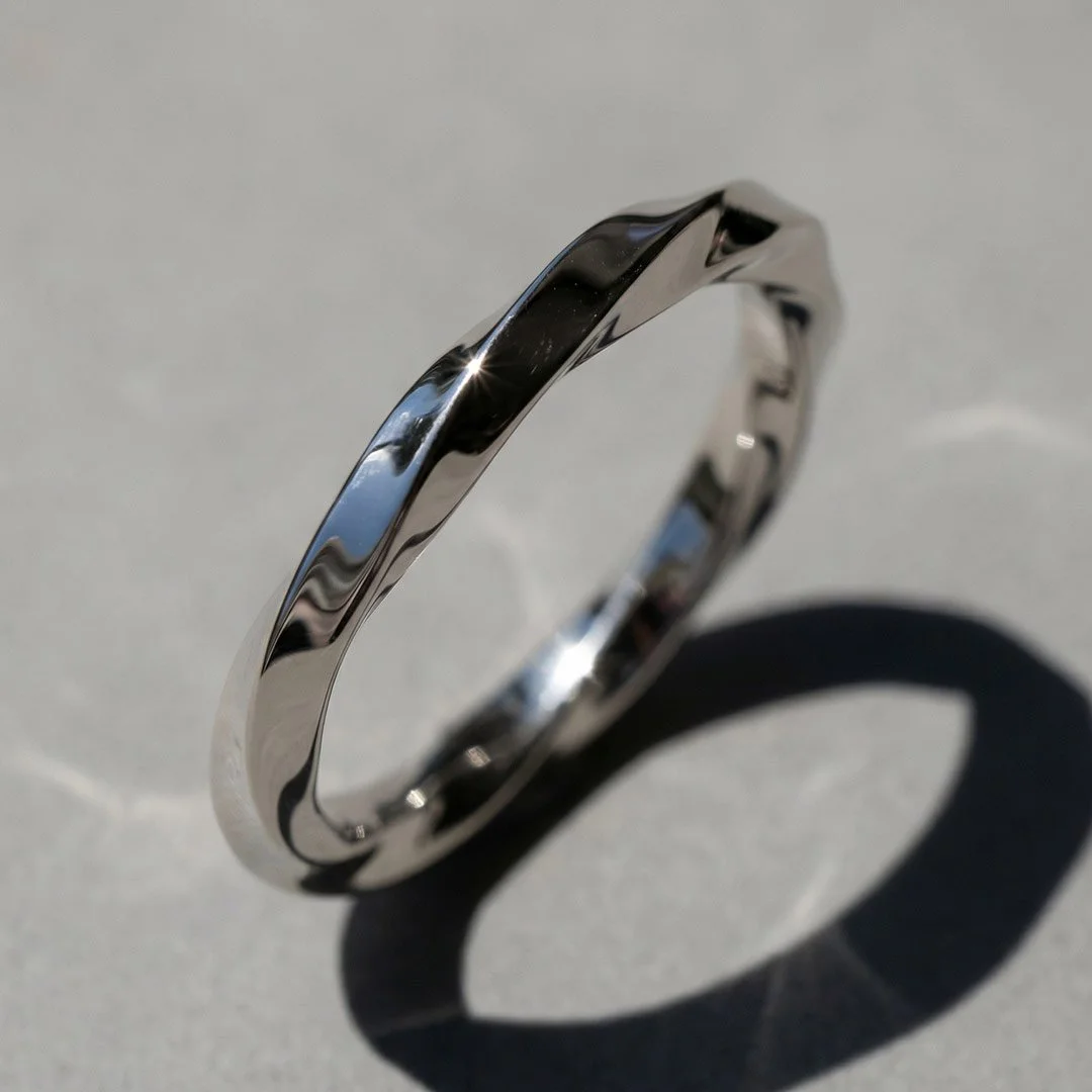 wedding ring workshop twisting ring