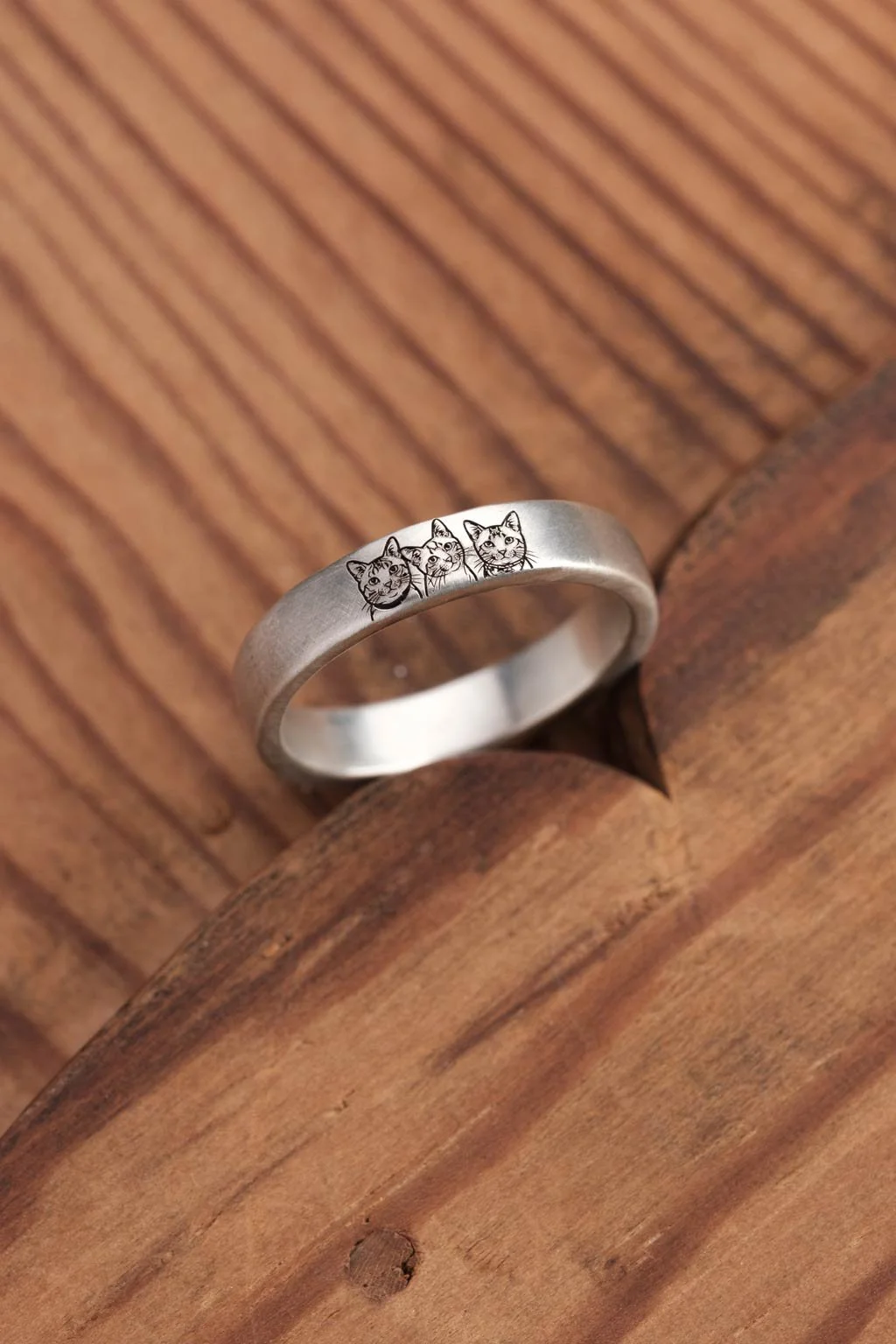 Pet Engraving (Add-on) custom jewellery add-on service, detail view 2