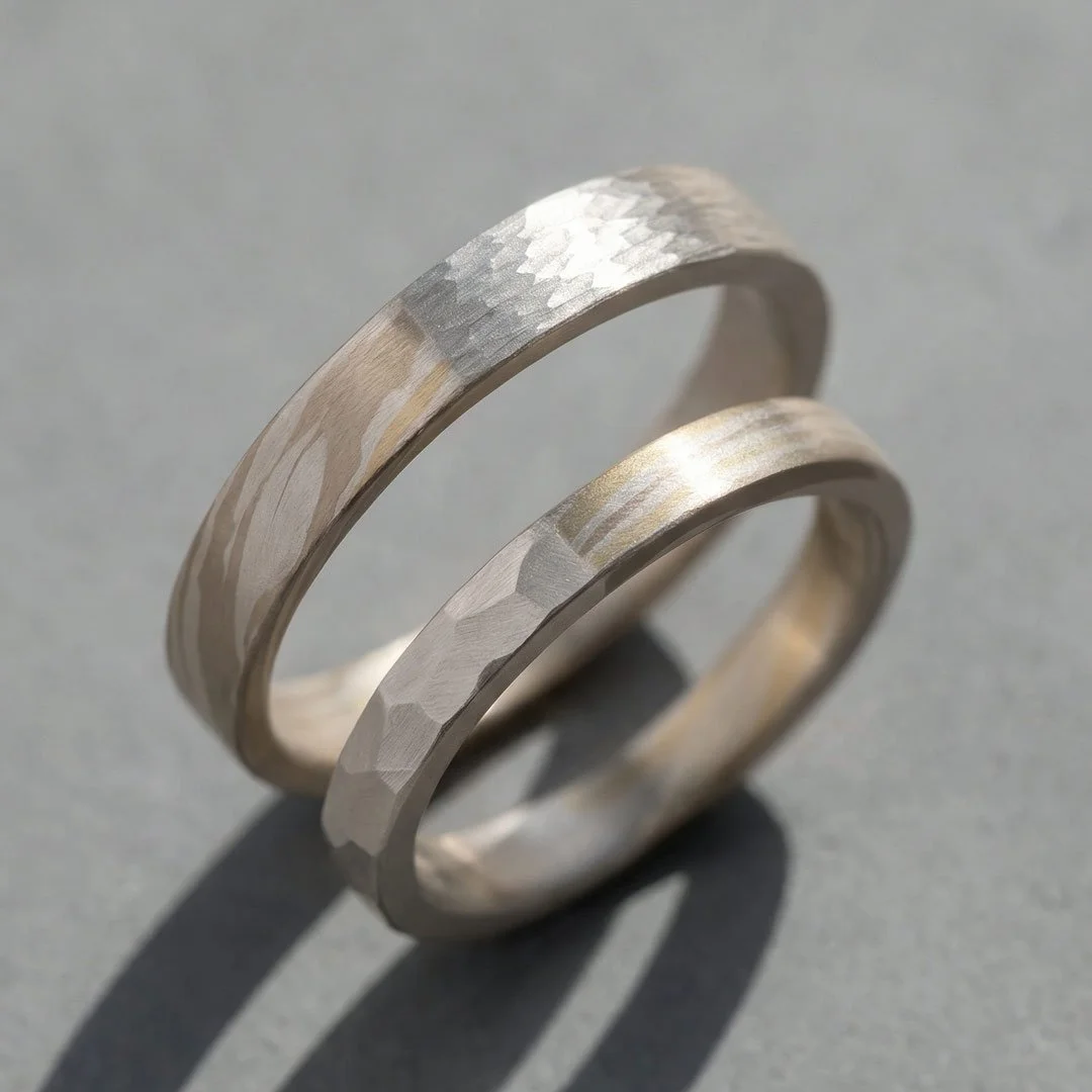 Perfectly Imperfect 18K Gold Wedding Rings Classic Blanc