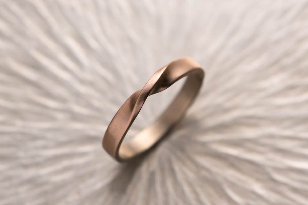 18K Ribbon Infinity Wedding Ring