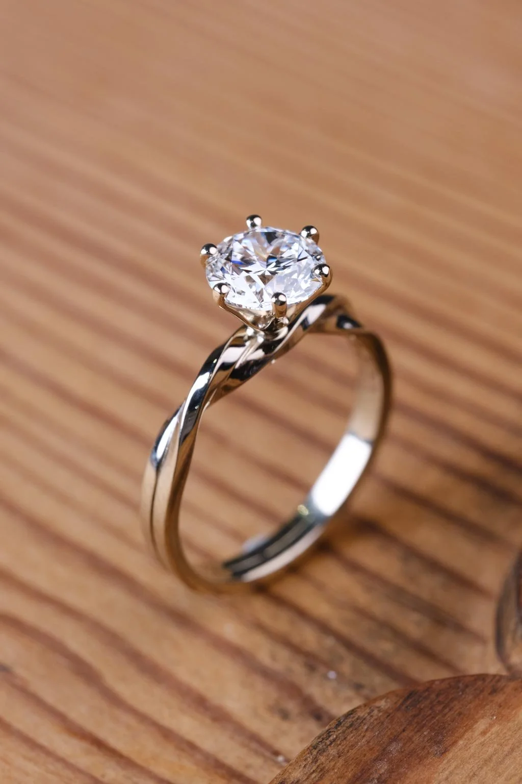 Twin Souls 18K gold diamond engagement ring, detail view 2