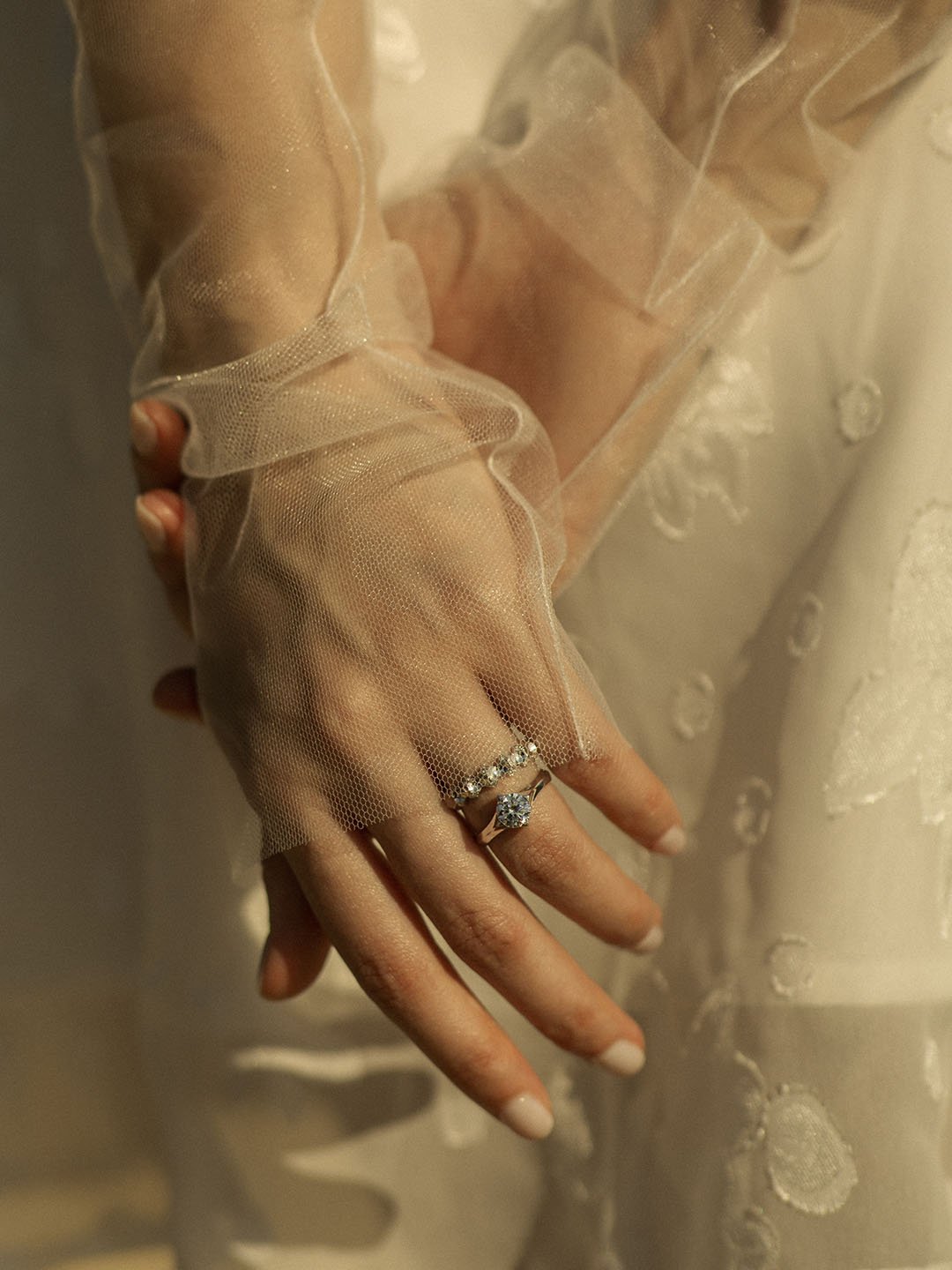 Women in wedding dress wearing Nova of Dream collection diamond engagement ring on hand