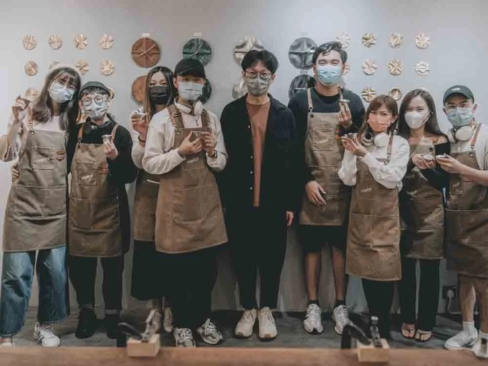 Chan Po Fung and the workshop participants holding their handicraft product