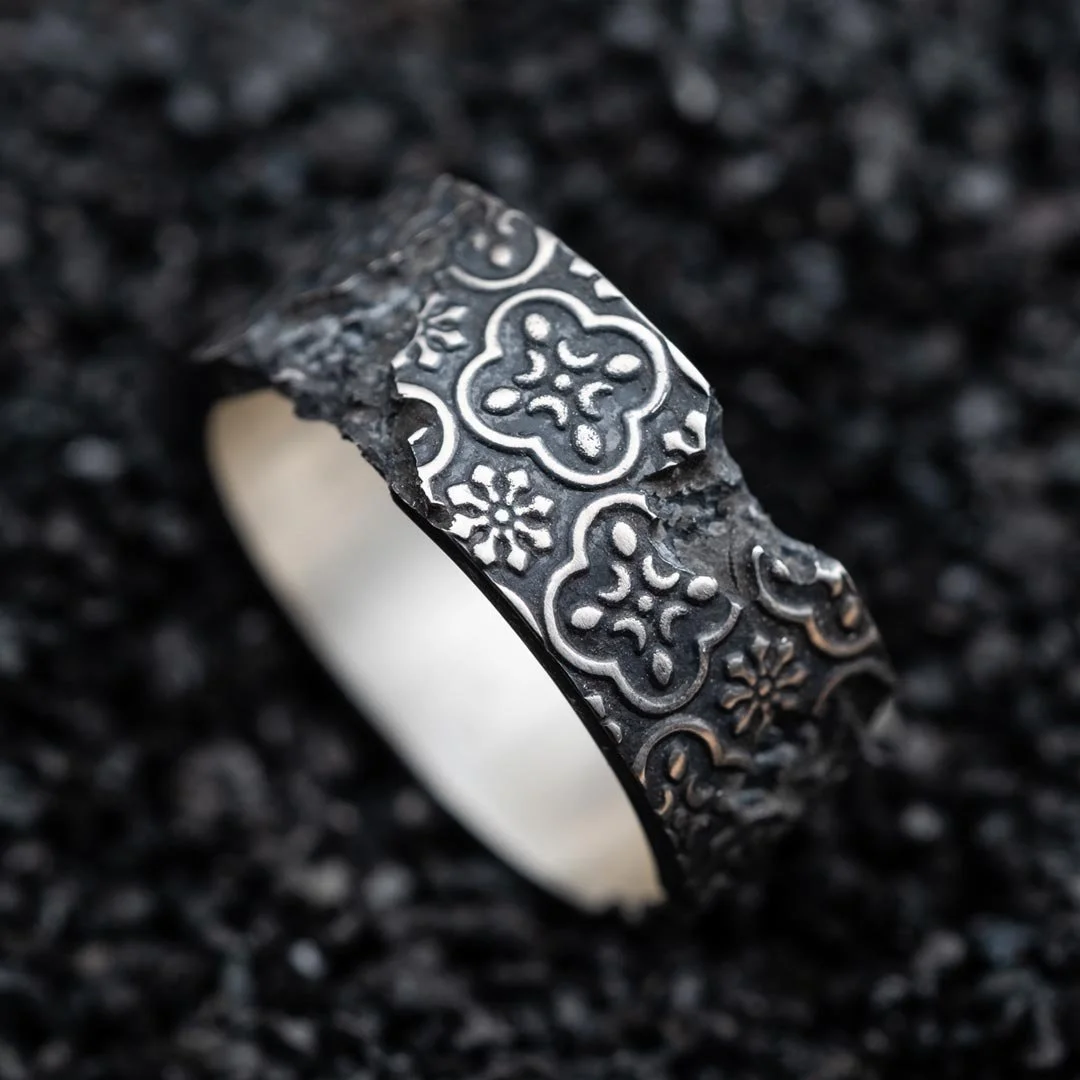2073 City Decay: Nostalgic Glass Collapse Ring
