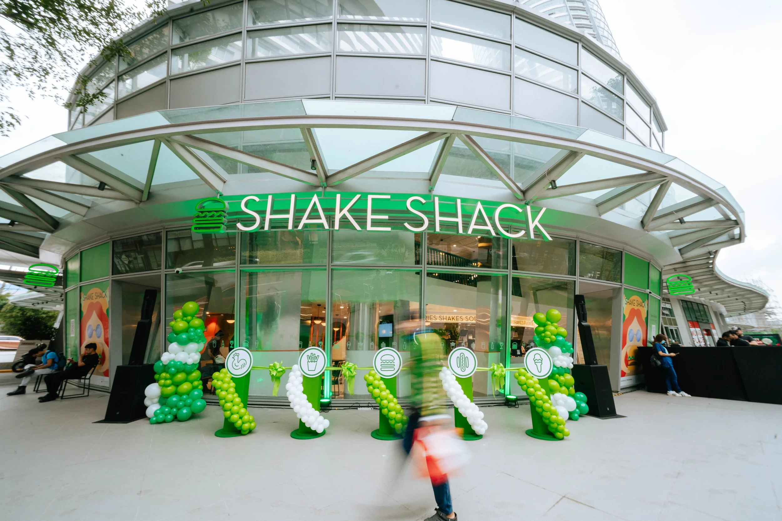Where Festive Meets Flavor (and Everyone’s Invited): Shake Shack Unveils Its Holiday Menu and 2 New Stores