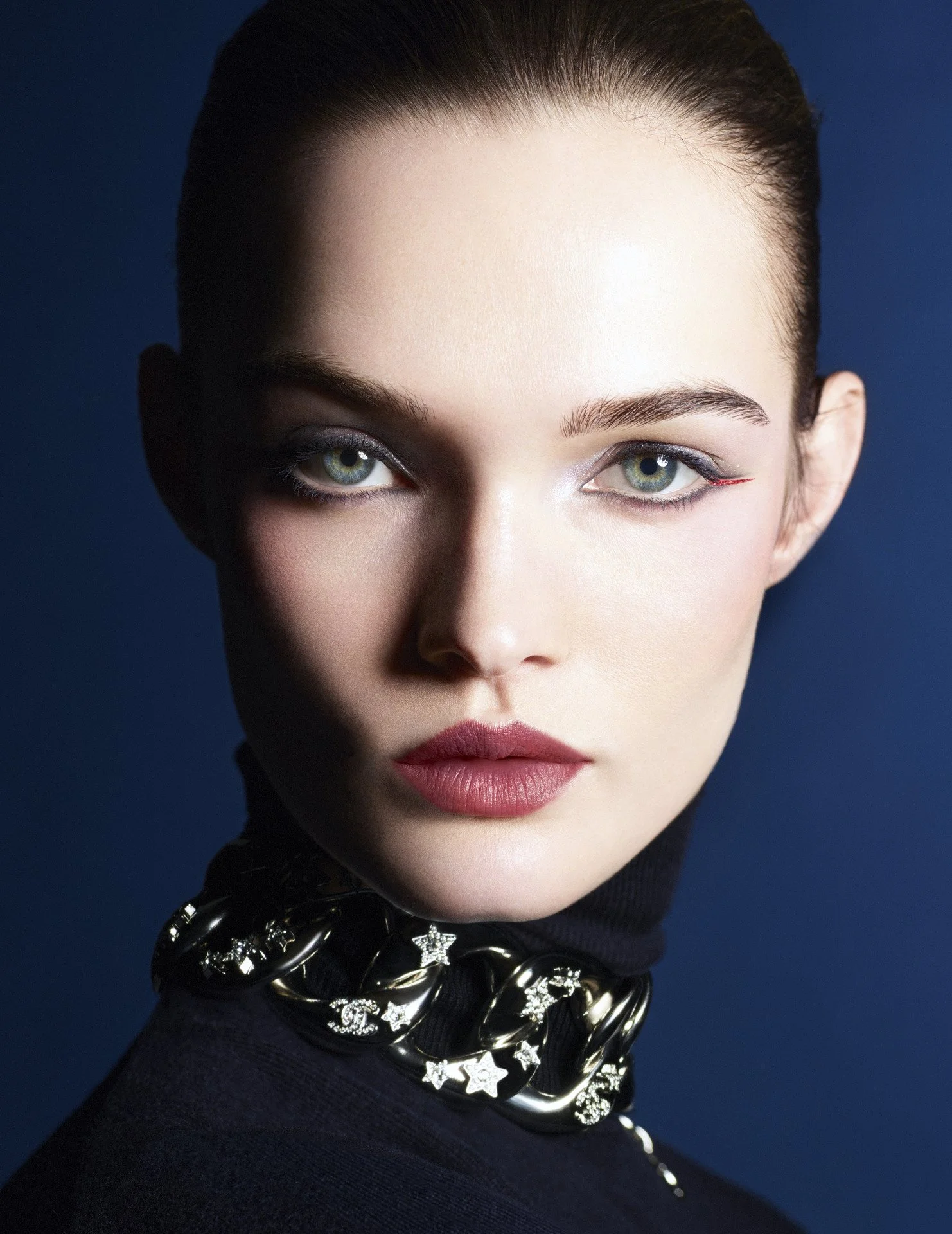 Chanel Holiday Makeup Collection 2025_Campaign Visuals (2)_Copyright CHANEL.jpeg