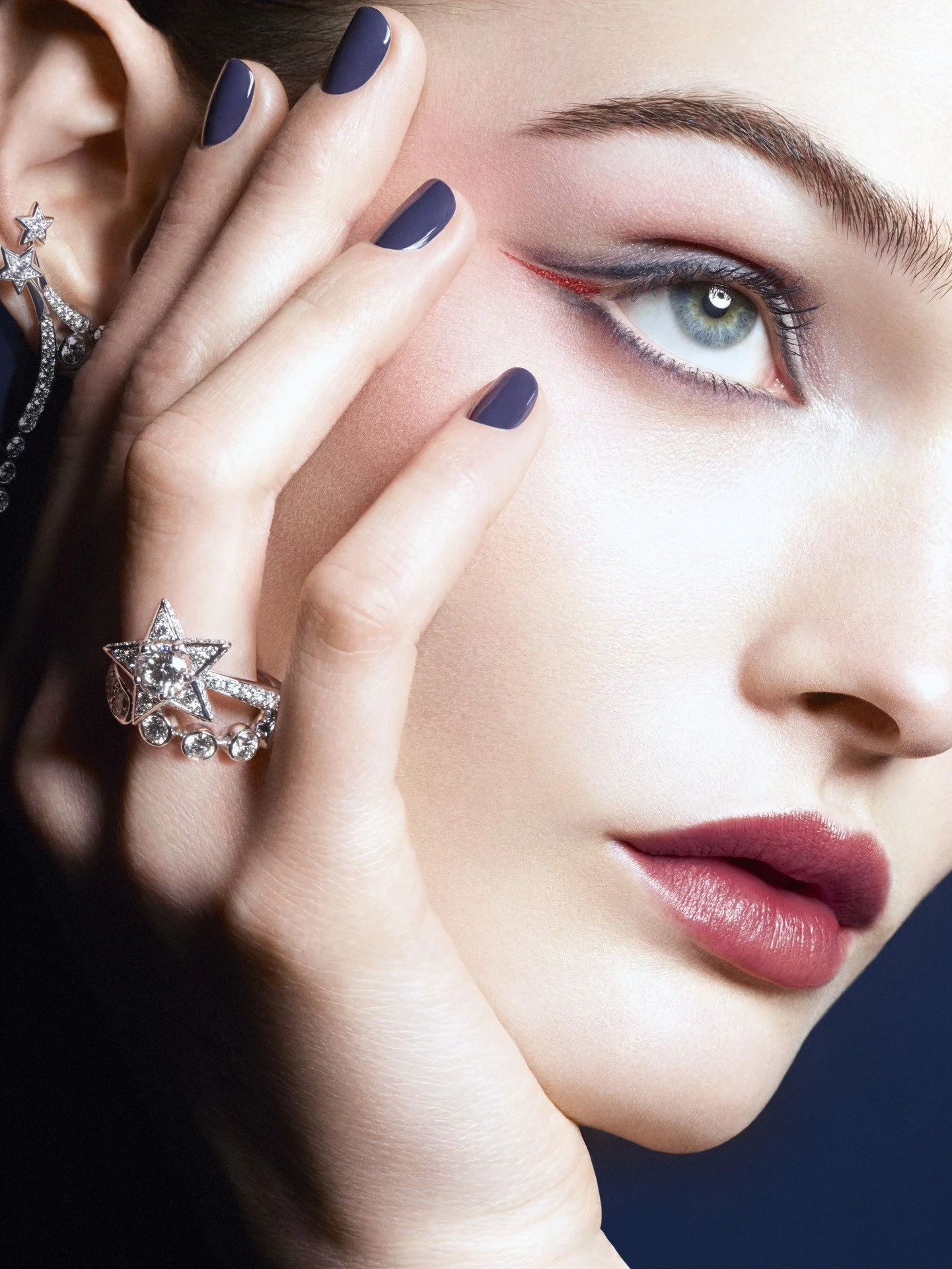 Chanel Holiday Makeup Collection 2025_Additional Campaign Visuals (5)_Copyright CHANEL.jpeg