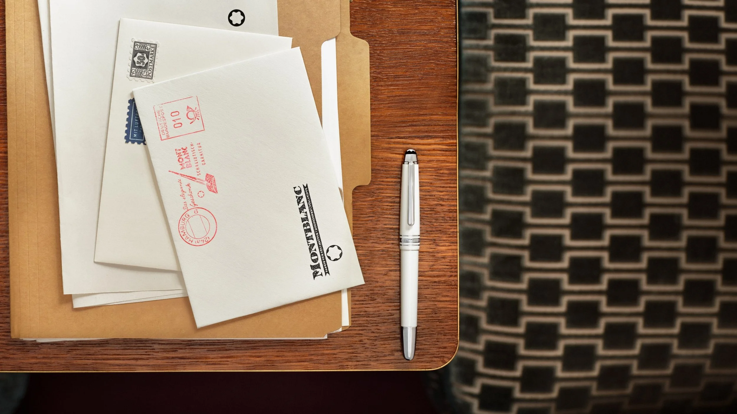 Meisterstück White - lifestyle (1).jpg