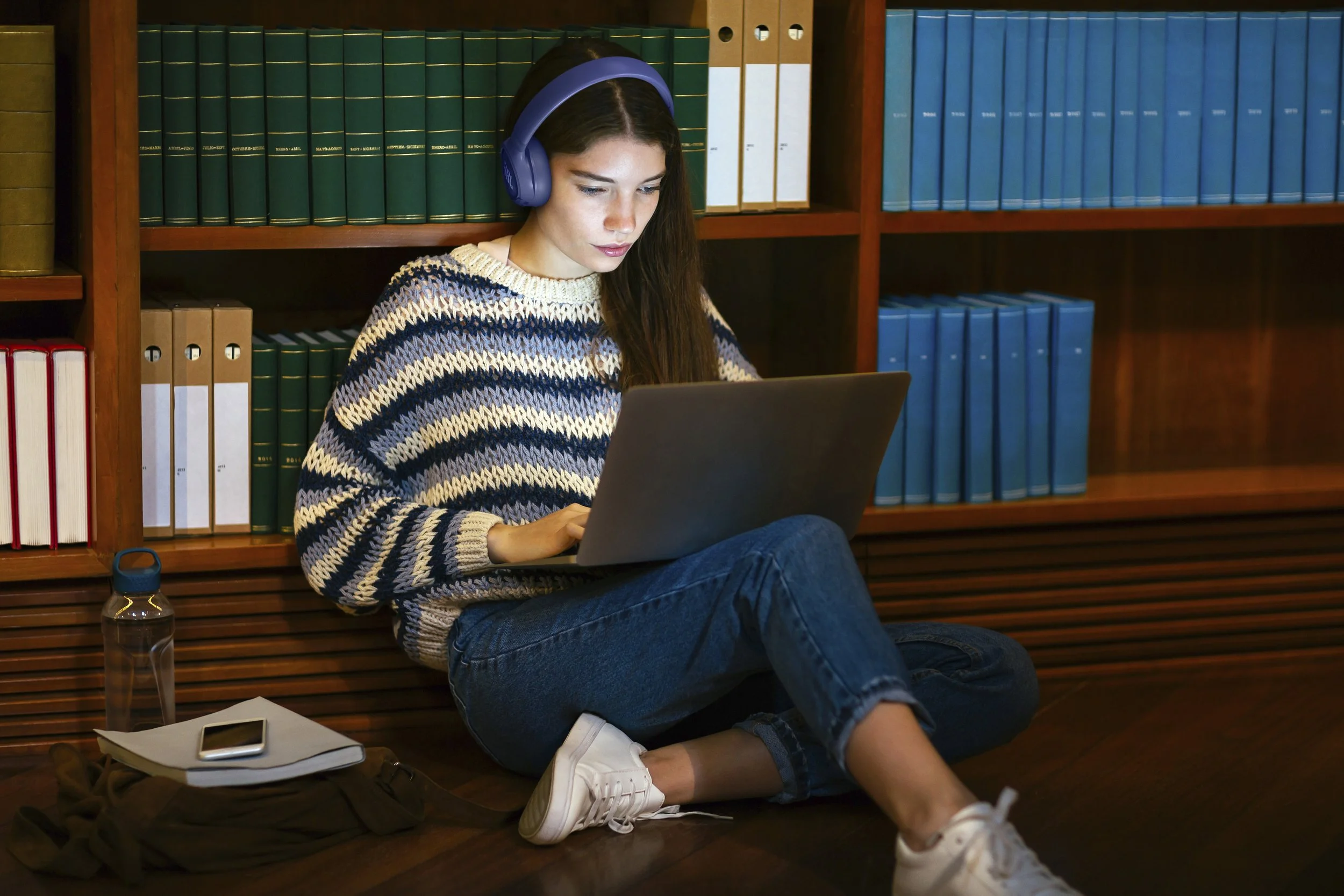 JBL Tune 680NC Blue.jpg