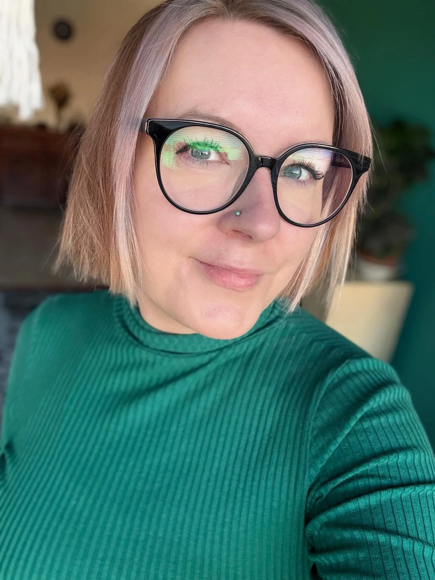 Kev&auml;t on t&auml;&auml;ll&auml; ja vaaleammat v&auml;rit my&ouml;s 😌 ensiaskeleet kohti hattaraa! 💕

Taikurina tietysti luottotyyppini @rovihair @parturikampaamorasta