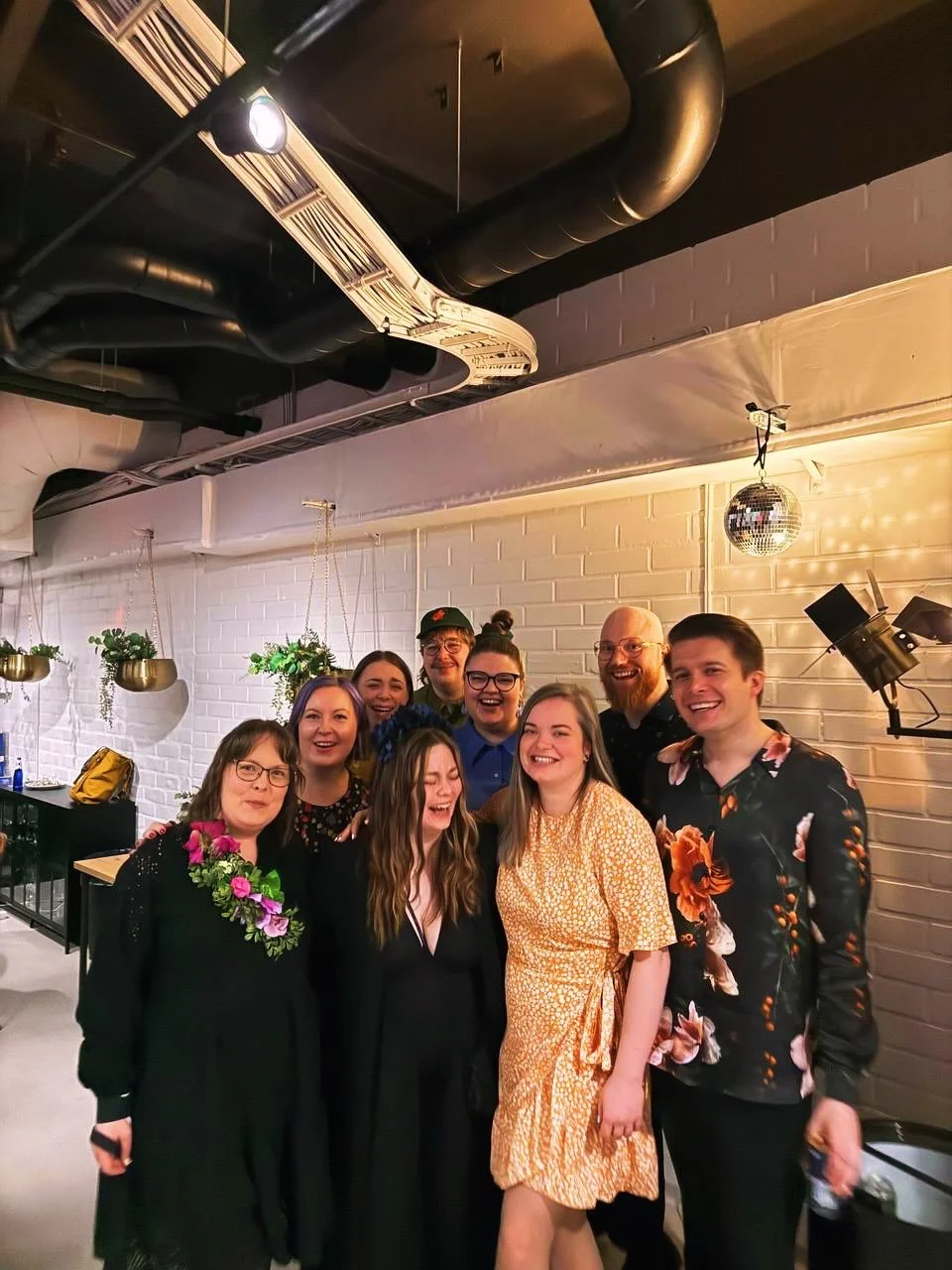 Pertun kukkajuhla eli syntt&auml;rijuhlintaa! Jos jokin on selv&auml;&auml; niin se, ett&auml; eilinen oli t&auml;ynn&auml; hauskaa. Kiitos Perttu ja ty&ouml;ryhm&auml; ✨

T&auml;llaisia iltoja ihminen tarvitsee 💕